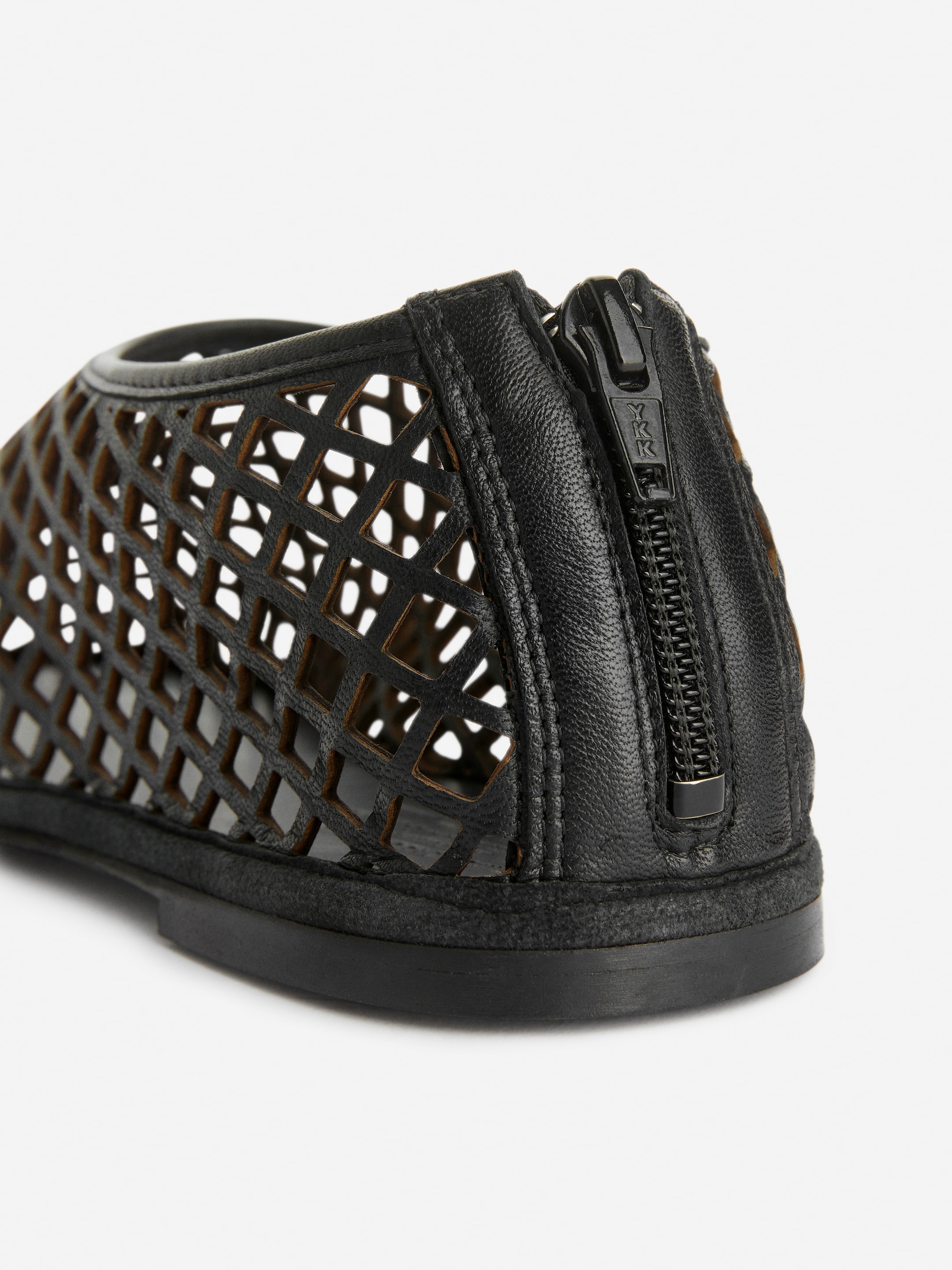 Flache Schuhe aus Leder mit Cut-out - Schwarz - Damen - StillMedia/DescriptiveDetail - 4