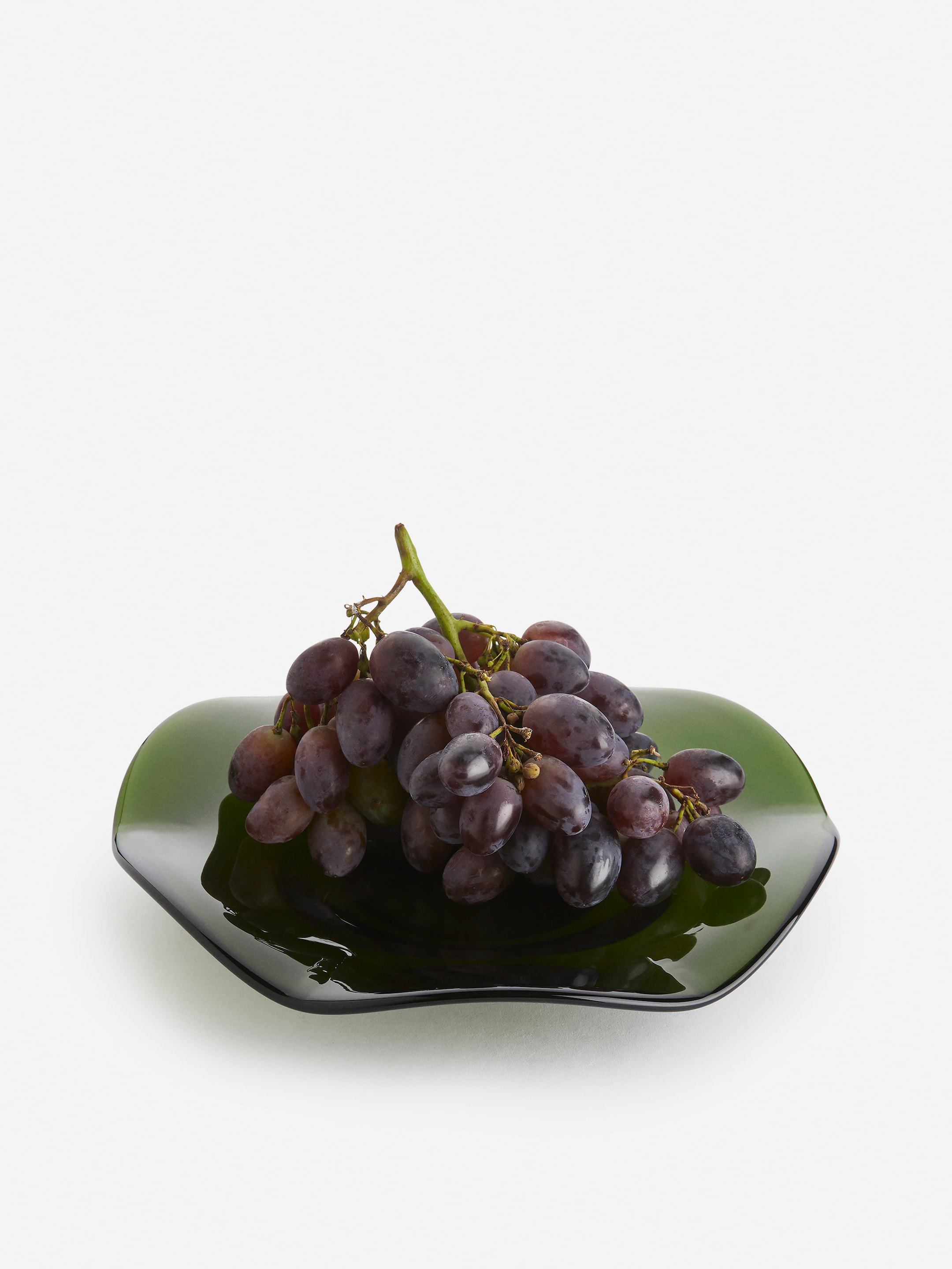 Assiette ondulée en verre 27 cm - Vert - Maison et décoration - StillMedia/DescriptiveStillLife - 1