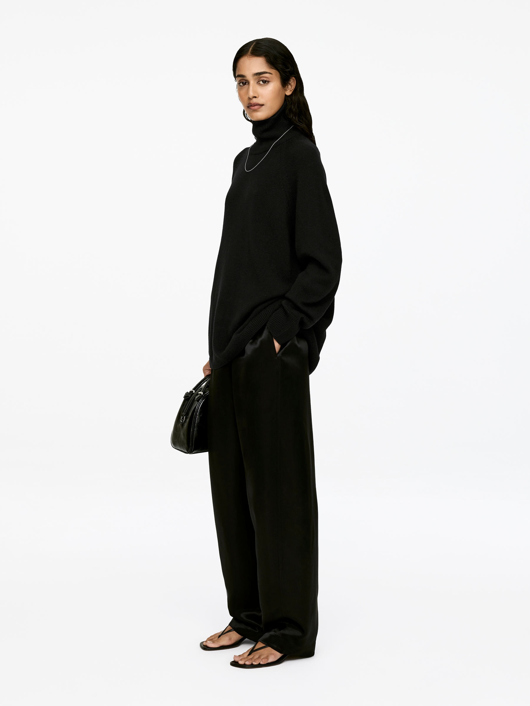Roll-Neck Cashmere-Wool Jumper - Black - Relaxed fit - Women - StillMedia/Lookbook - 17