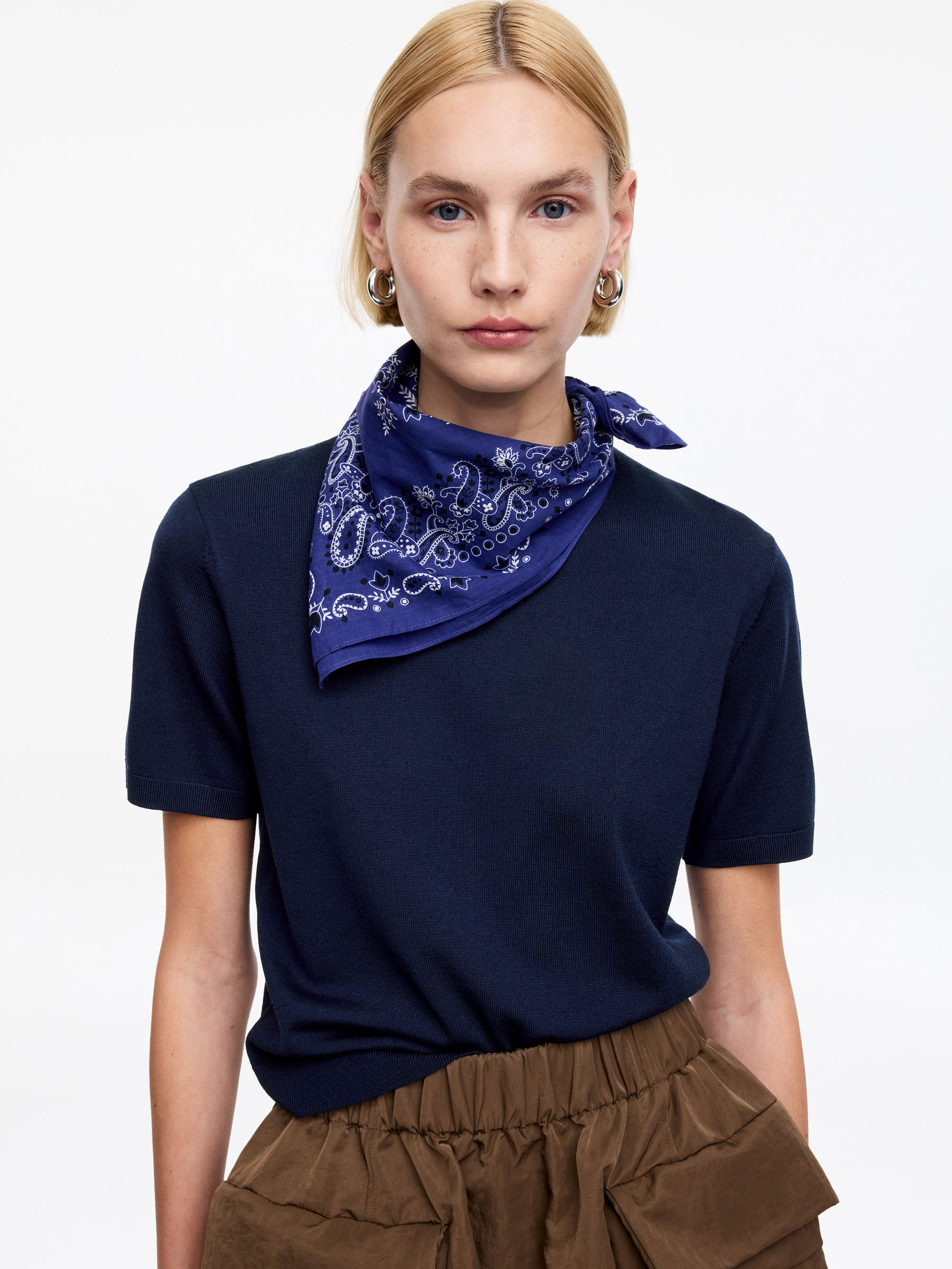 Dzianinowy T-shirt z wełny merynosów - Ciemnoniebieski - Fason normalny - Women - StillMedia/Lookbook - 5