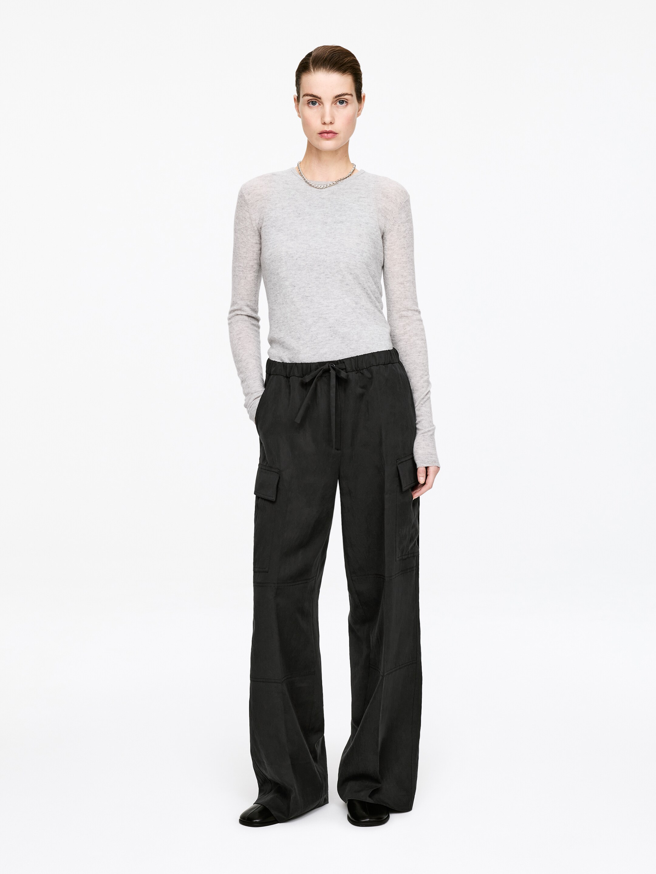 Größeres Bild anzeigen: Fließende Cargohose  - Schwarz - Ladies | H&M AT 1