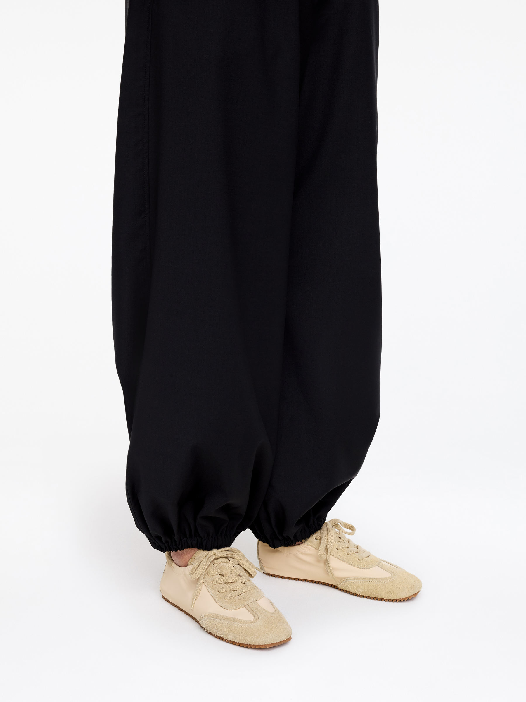 Sneaker aus Veloursleder und Nylon-#D6C9AA-17713