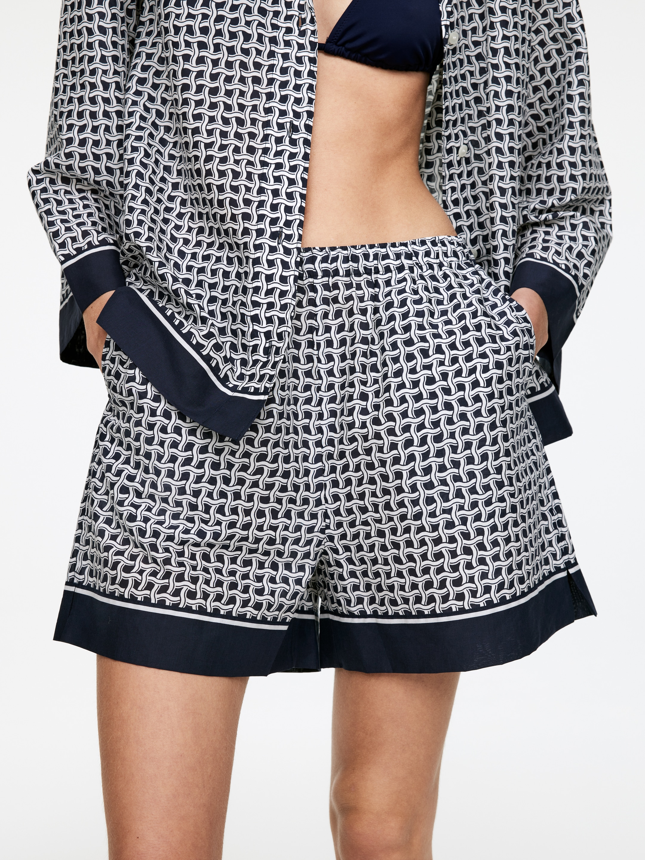 Visualizza immagine più grande: Shorts con stampa - Blu scuro/Bianco - DONNA | H&M IT 2