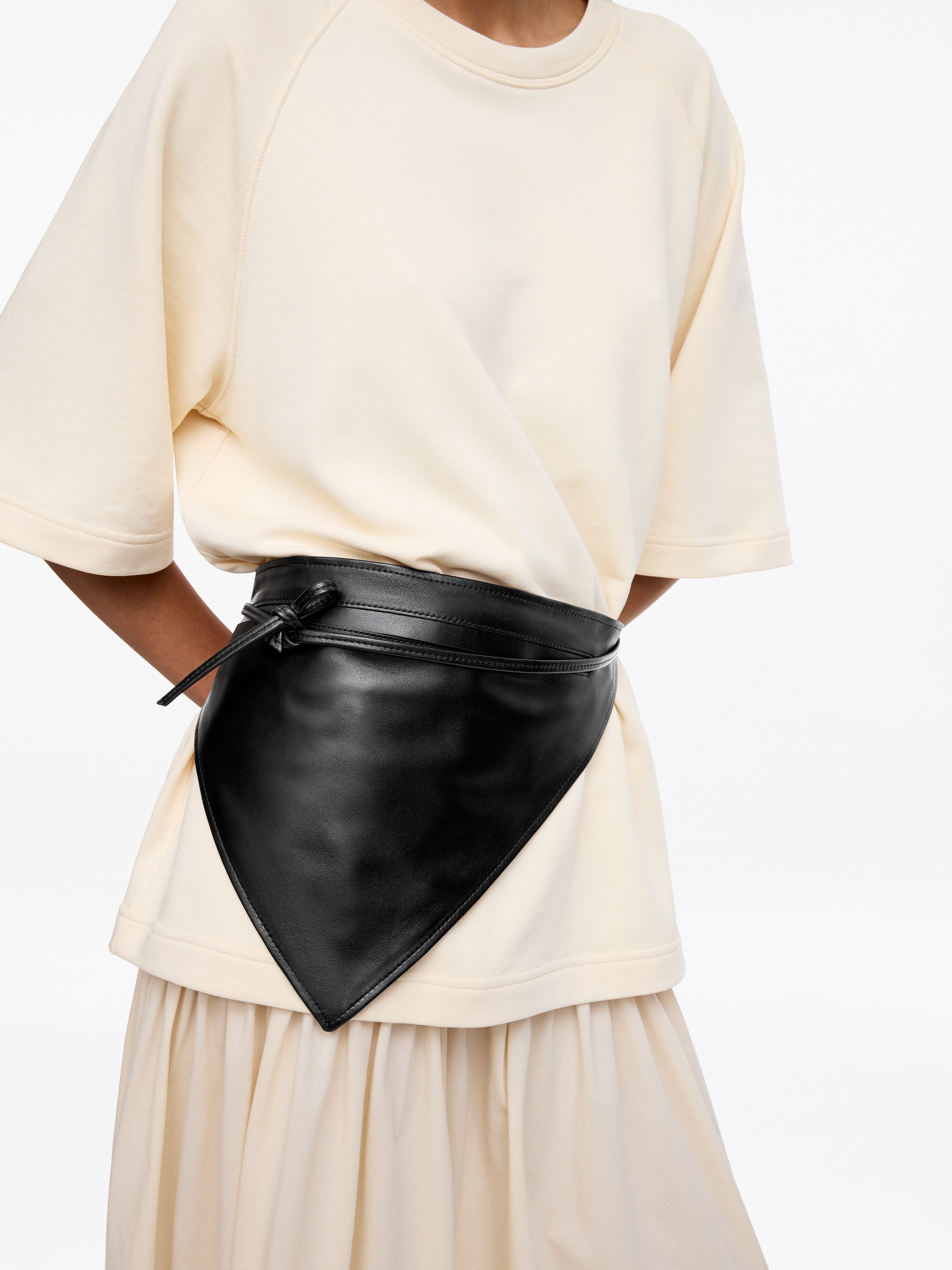 Triangle Leather Belt - Black - Women - StillMedia/Lookbook - 3