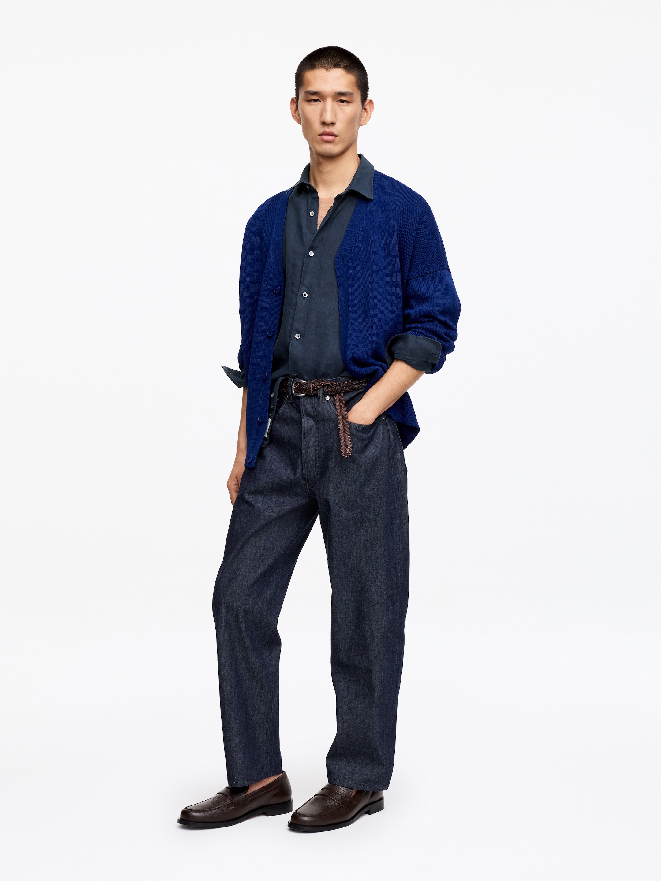 Camisa de lino de corte regular - Azul oscuro - Corte estándar - Men - StillMedia/Lookbook - 2