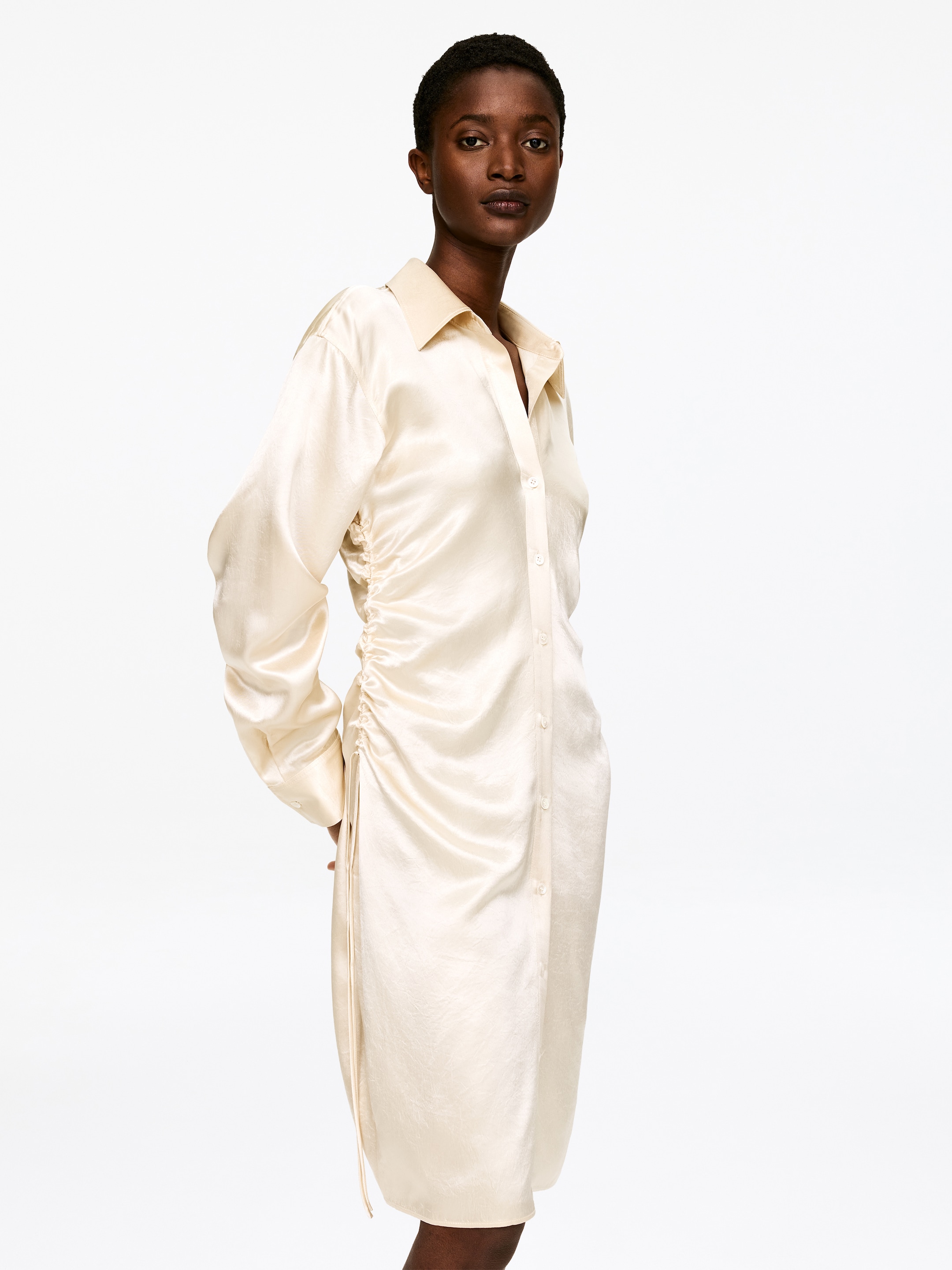 Slouch Satin Dress - Off White - Slim fit - Women - StillMedia/Lookbook - 5