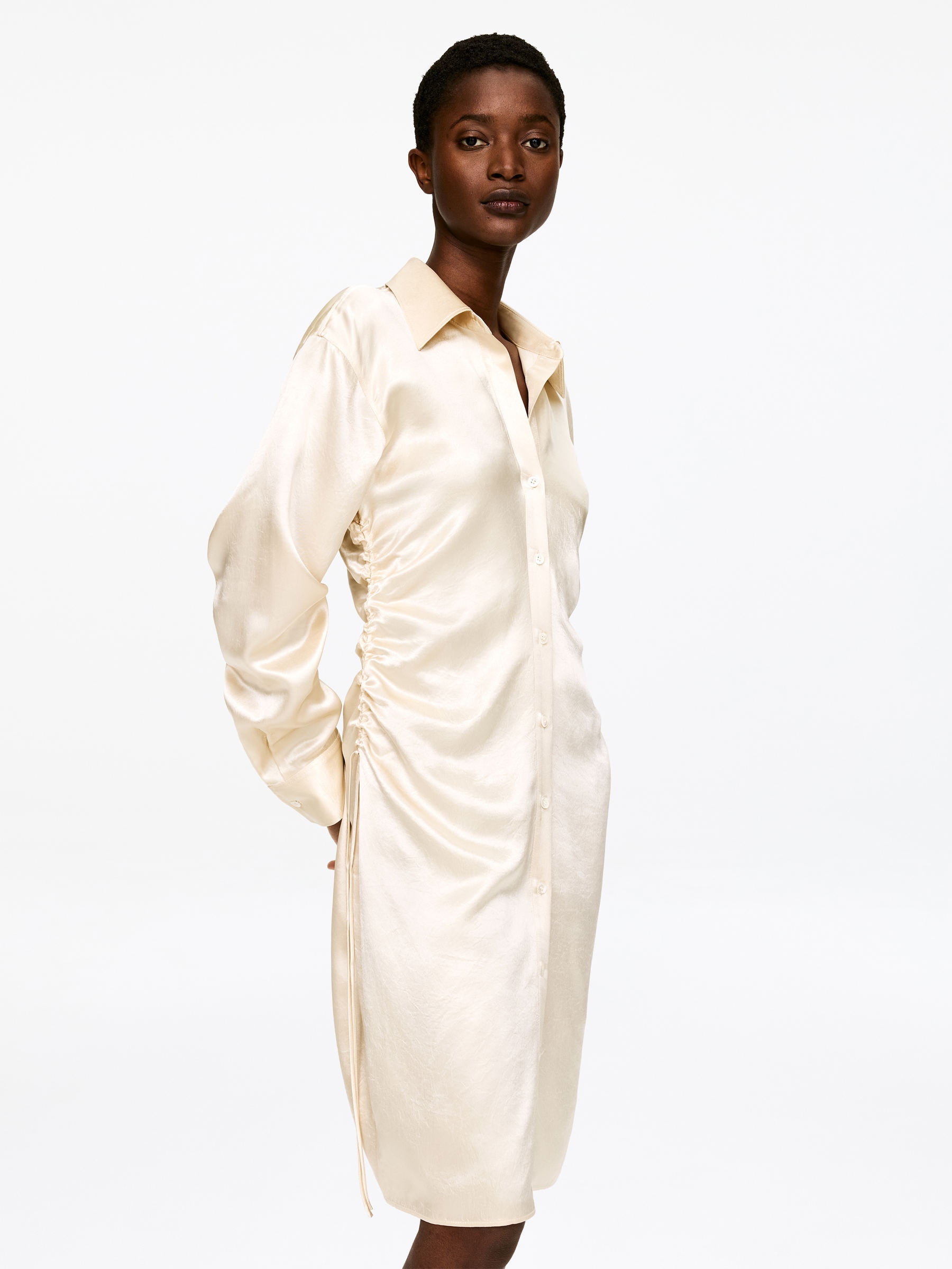 Skjortklänning i satin - Off-white - Slim fit - Women - StillMedia/Lookbook - 5