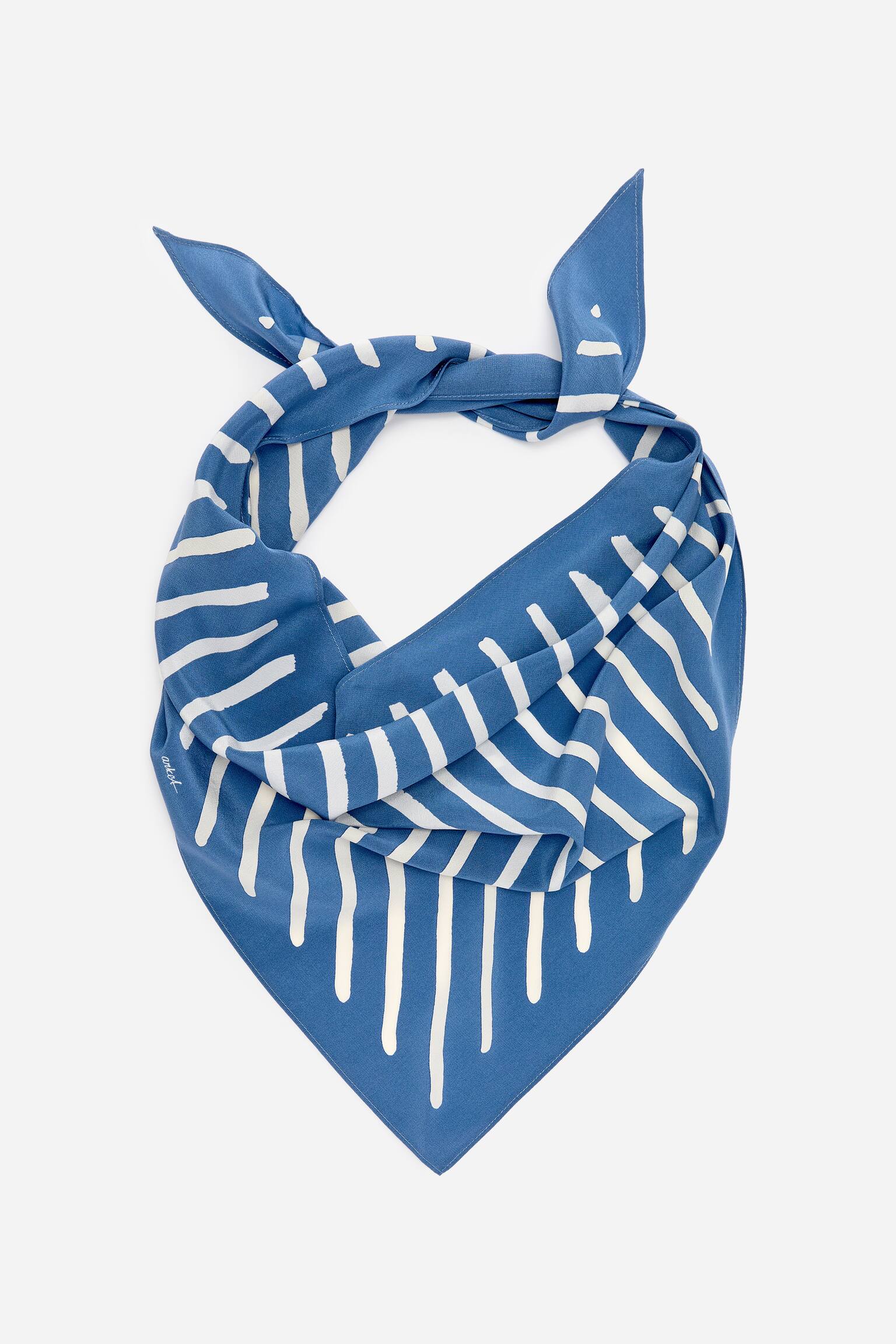 Trekantet silketørklæde - Blå/hvid - 2
