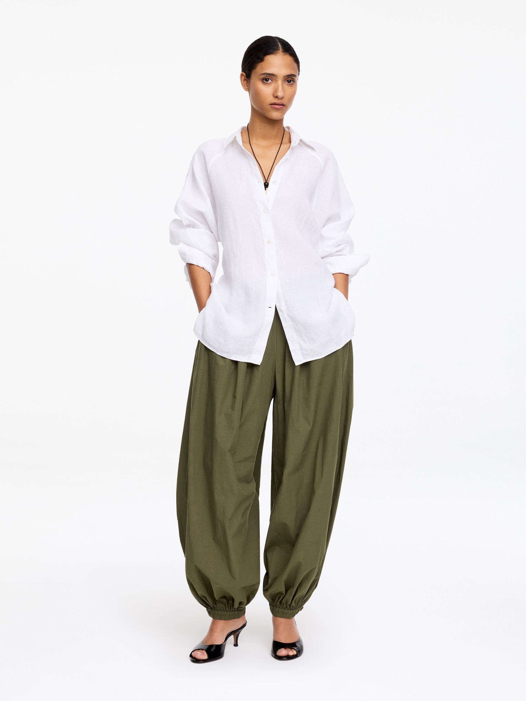 Balloon Cotton Trousers - Khaki Green - Loose fit - Women - StillMedia/Lookbook - 2