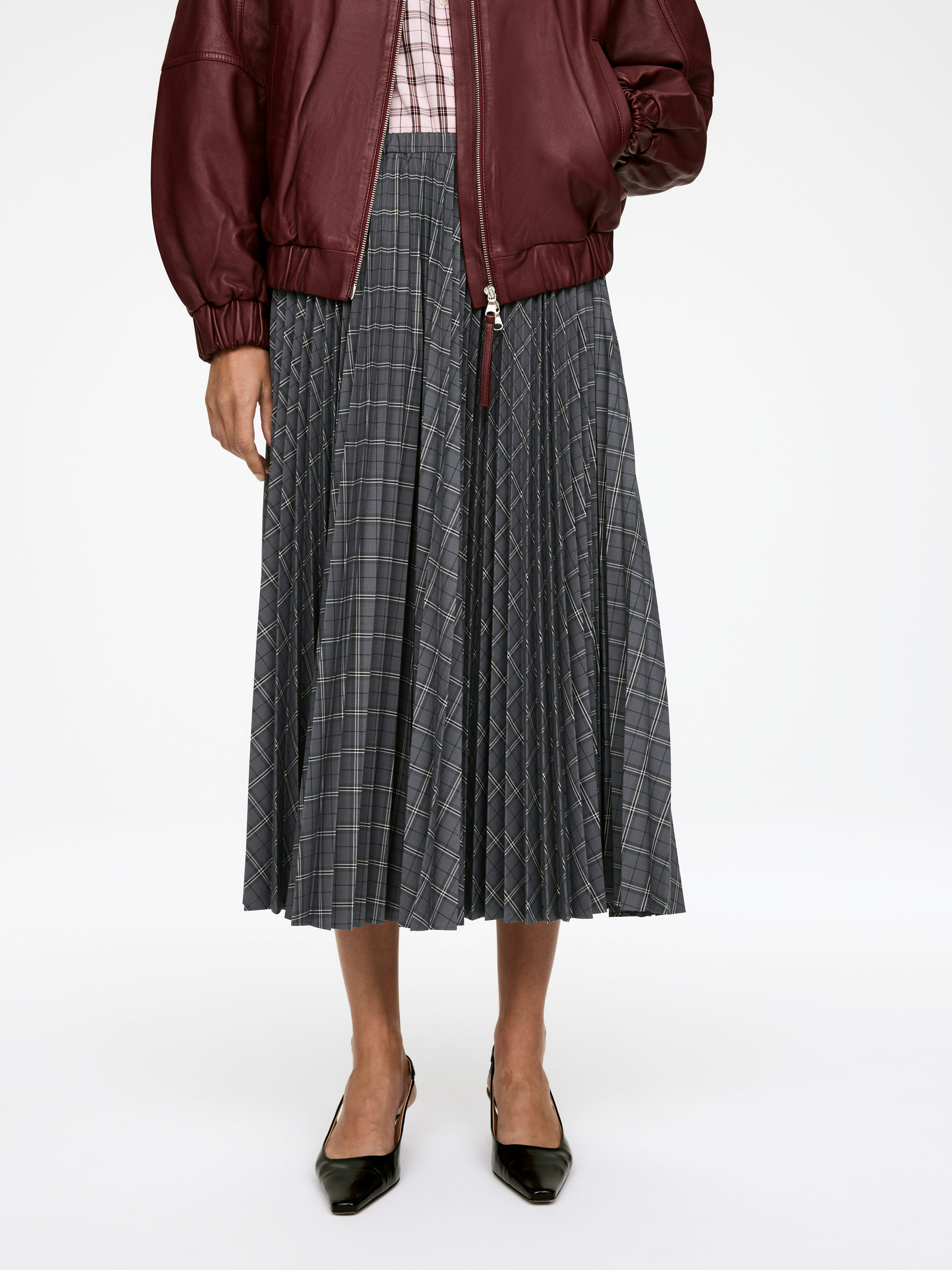 Pleated Skirt - Grey/Checkered - Regular fit - Women - StillMedia/Lookbook - 6