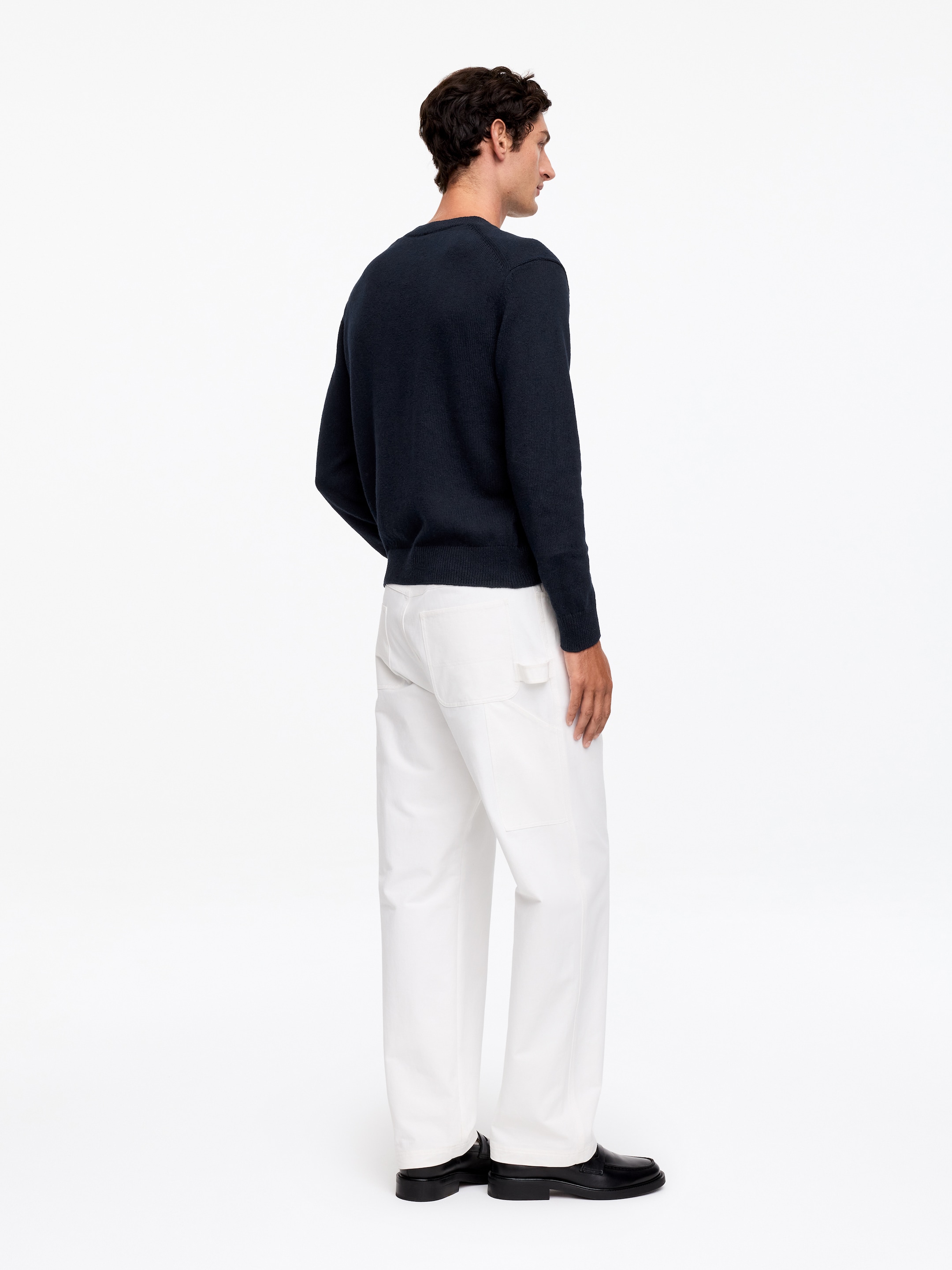 Pull à col en V en lin et coton - Bleu foncé - Regular fit - Homme - StillMedia/Lookbook - 2