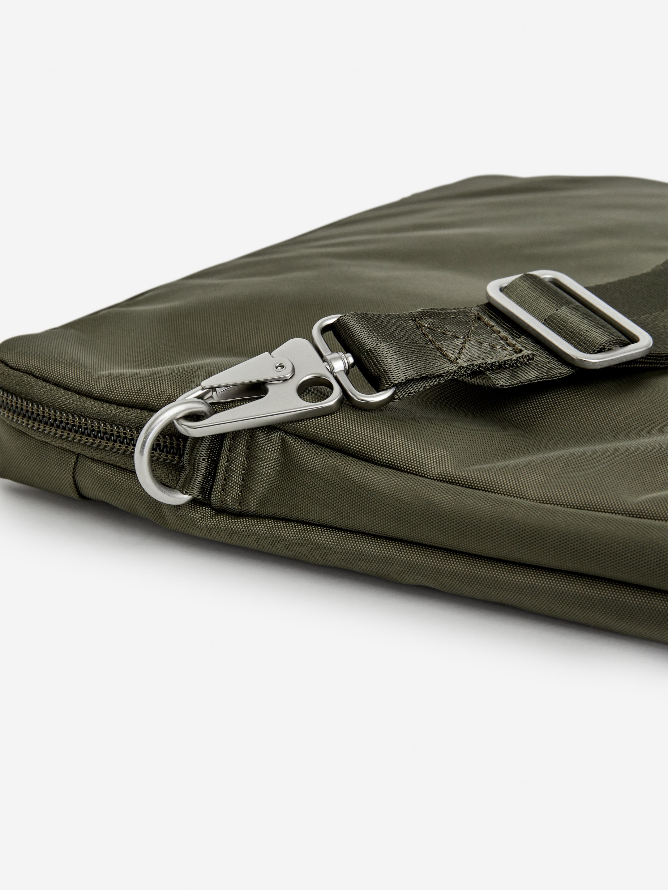 Visa större bild: Laptopfodral 13" och 16" - Khakigrön - HERR | H&M SE 4