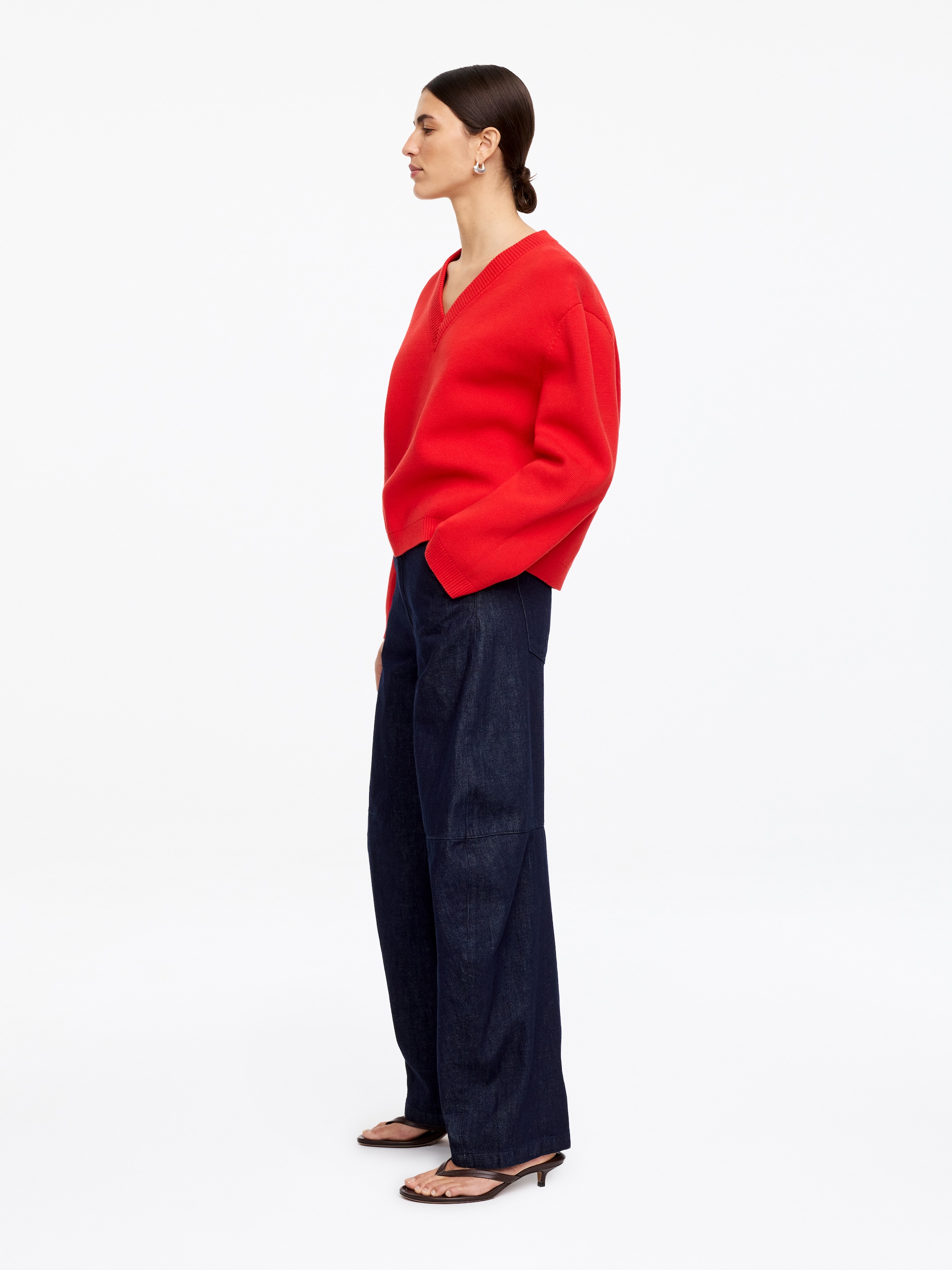 Pull en coton à col V - Rouge - Loose fit - Femme - StillMedia/Lookbook - 3