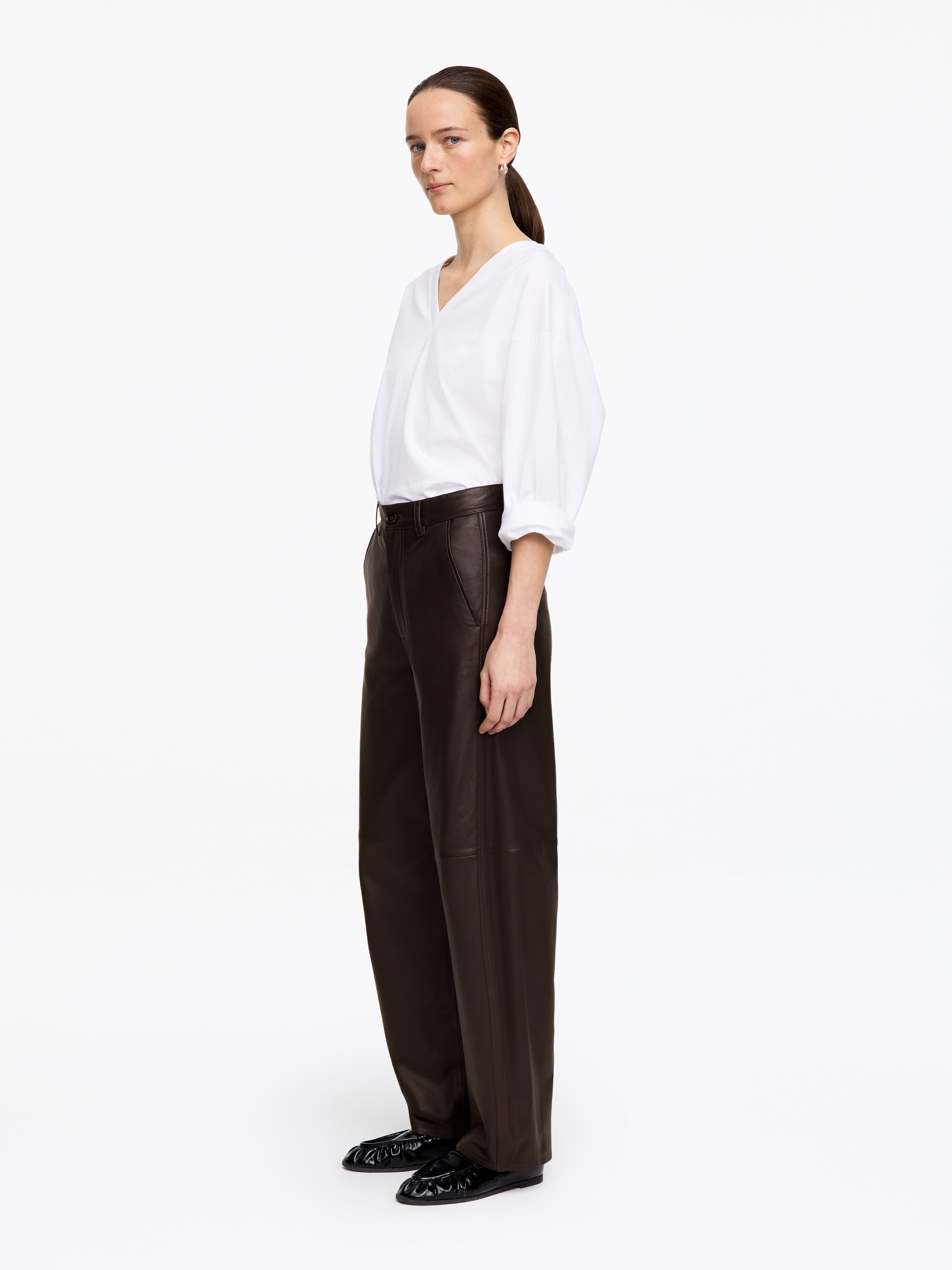 Pantalones de piel de pernera de barril - Marrón oscuro - Corte relajado - Women - StillMedia/Lookbook - 13