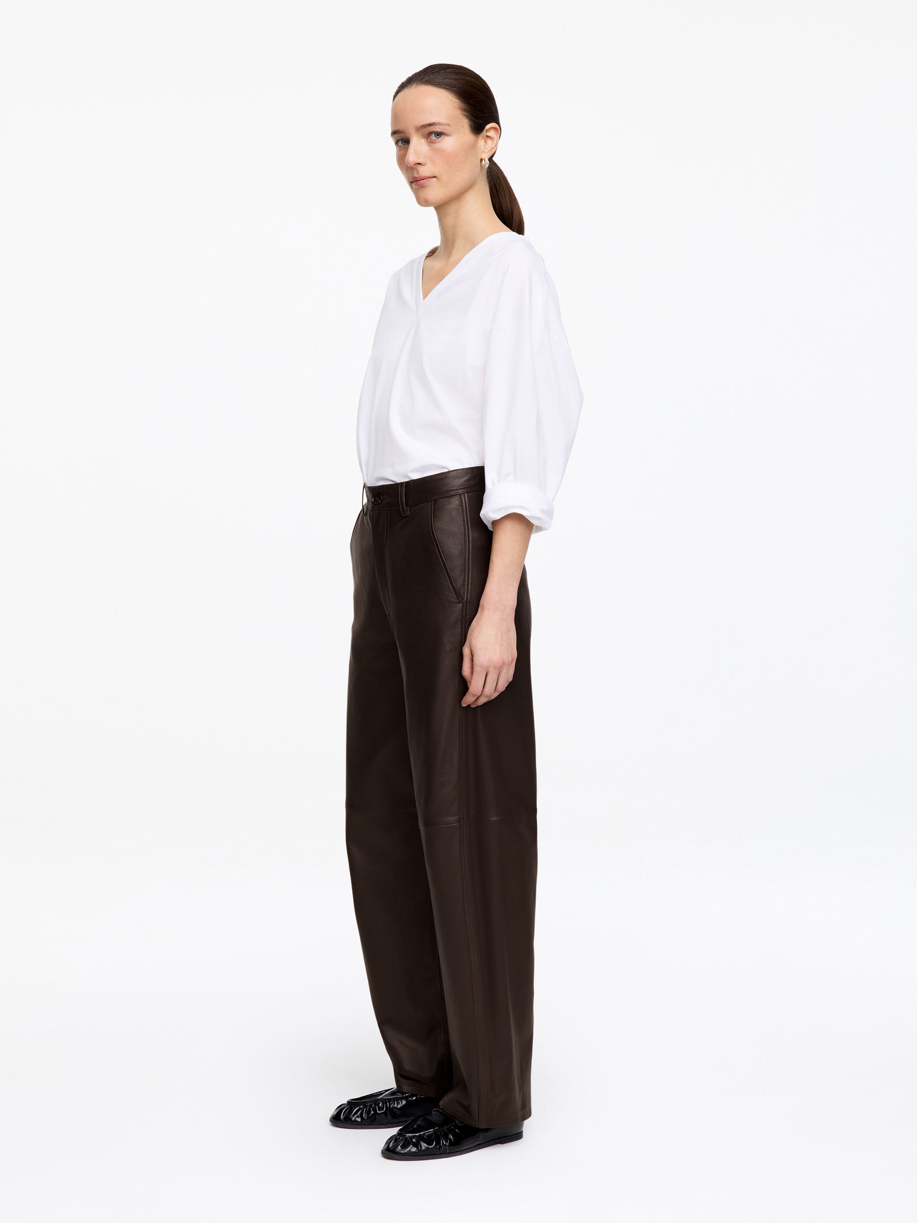 Pantalon en cuir jambes barrel - Marron foncé - Relaxed fit - Femme - StillMedia/Lookbook - 13