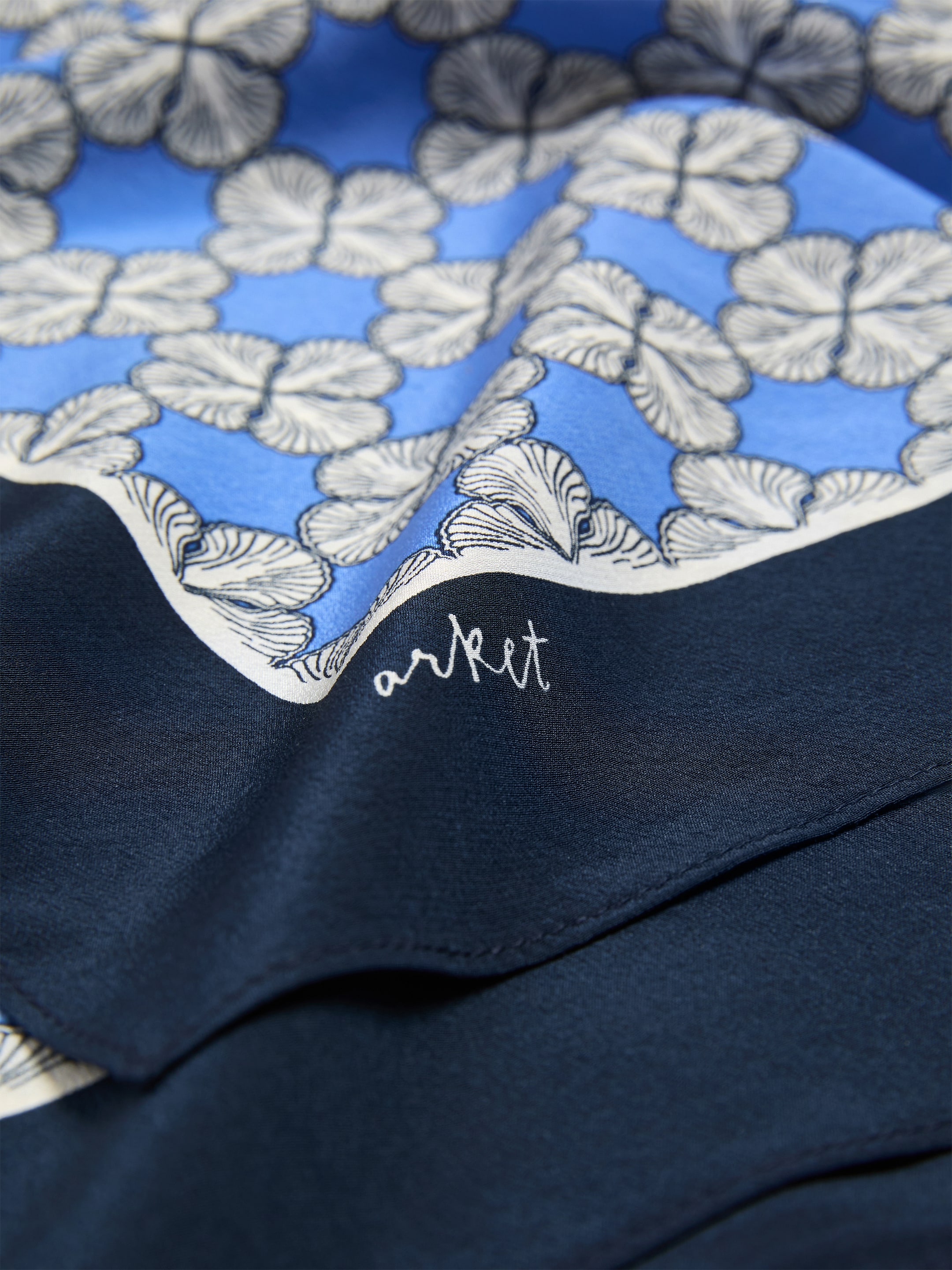 Foulard in seta con stampa - Blu/Conchiglie - Women - StillMedia/DescriptiveDetail - 2