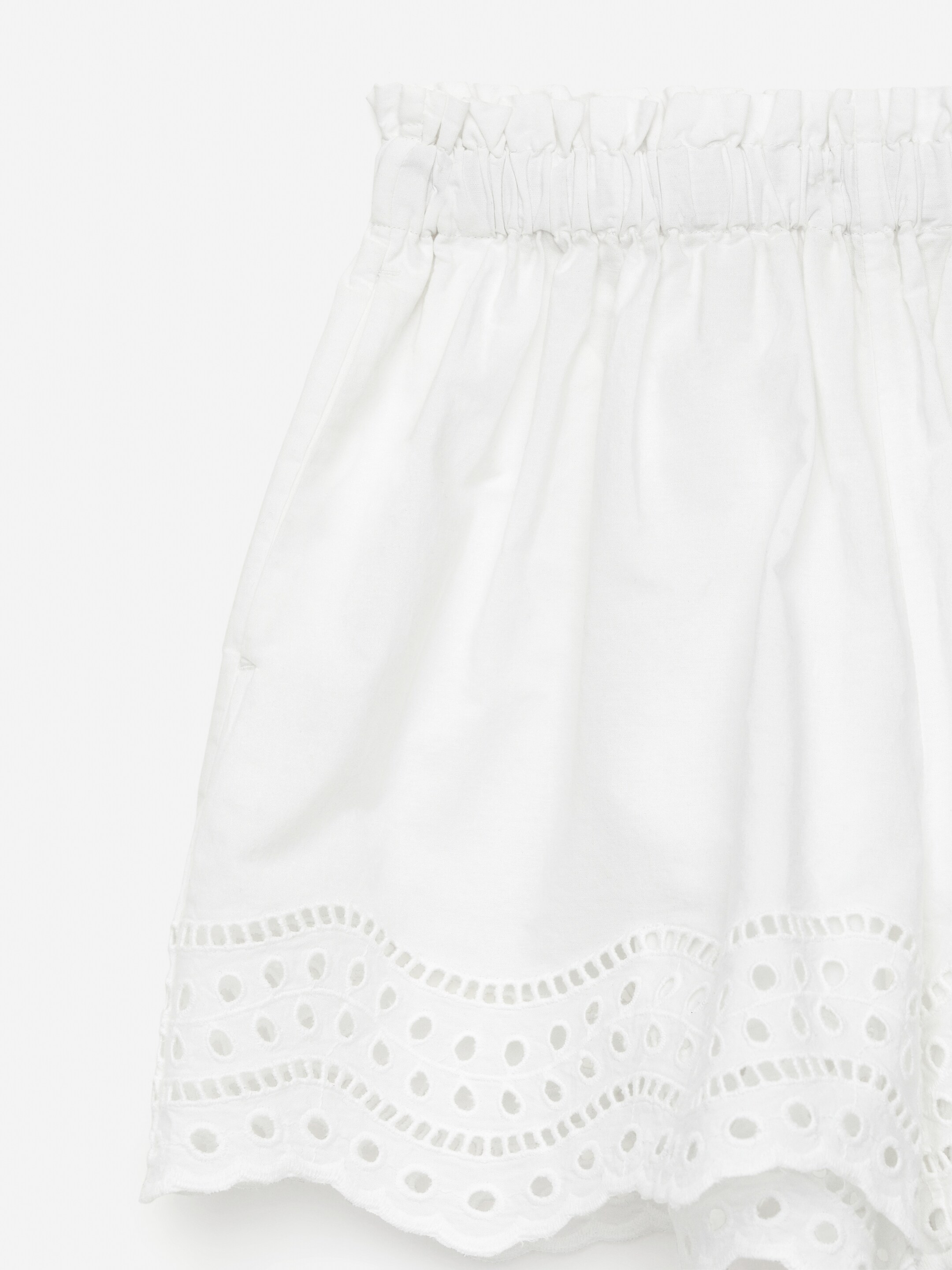 Nagyobb kép megtekintése: Broderie Anglaise rövidnadrág - Fehér - GYEREK | H&M HU 3