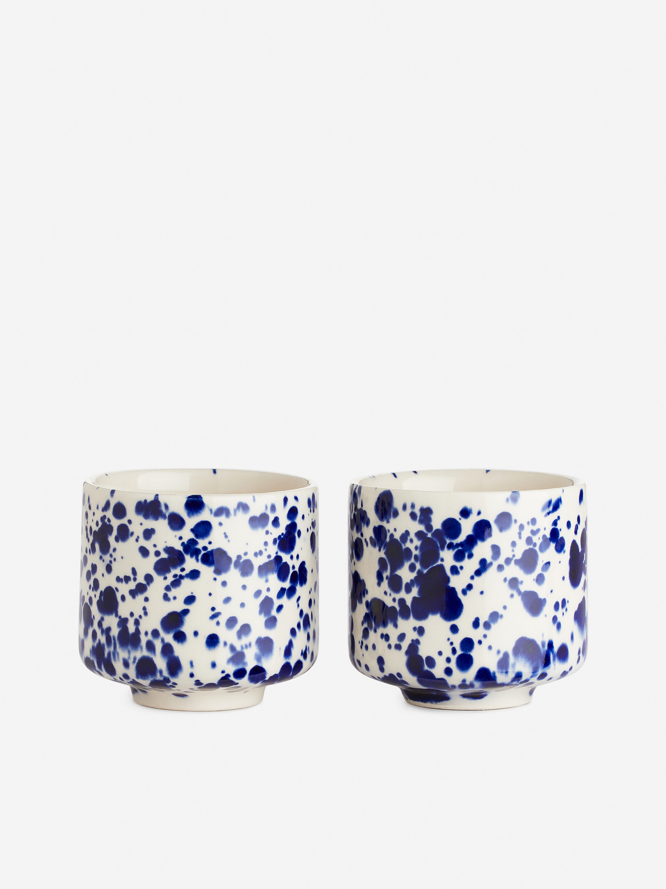 Größeres Bild anzeigen: Steinguttassen im 2er-Set - Blau/Weiß - Home All | H&M AT 3