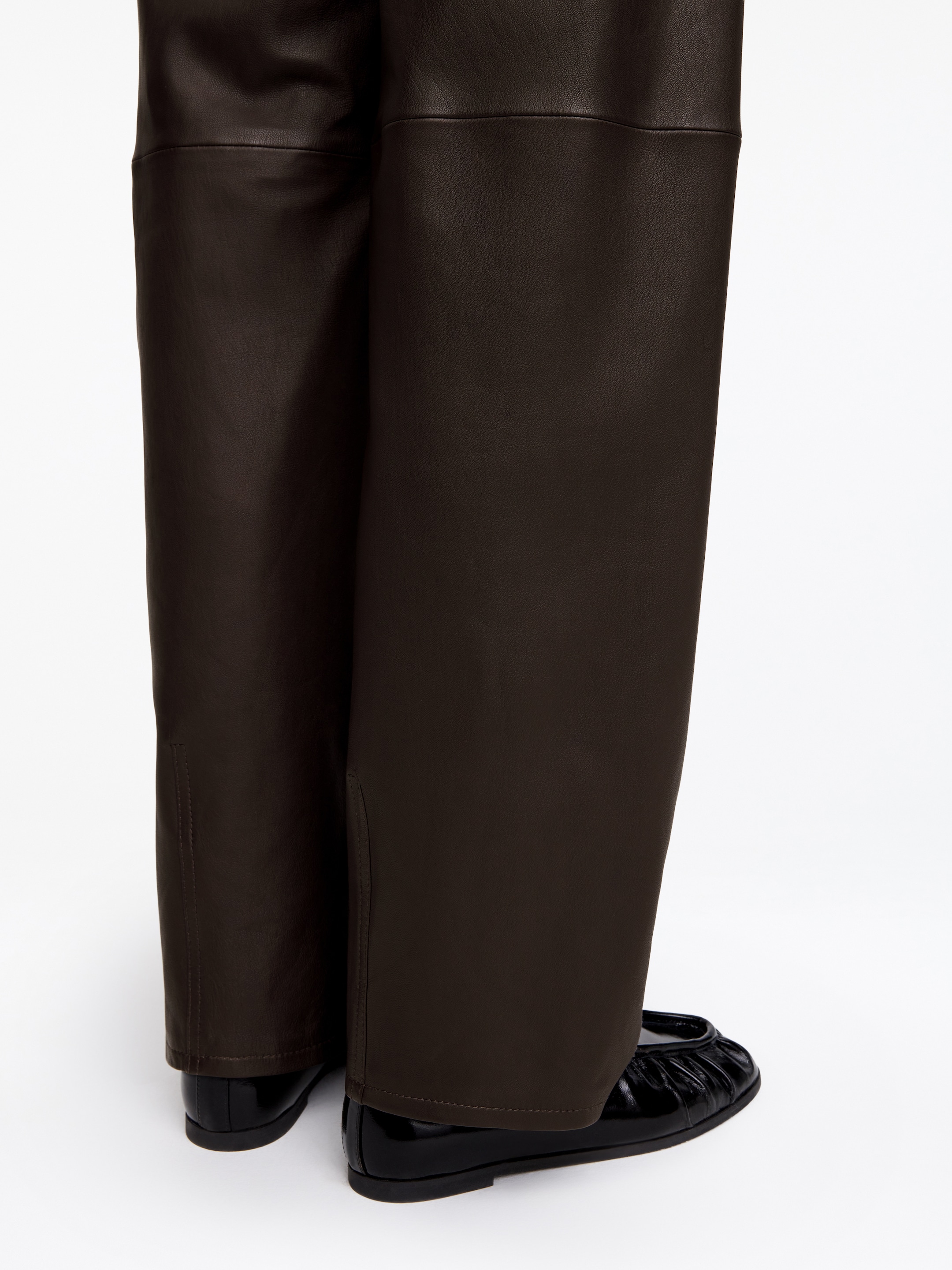 Pantalones de piel de pernera de barril - Marrón oscuro - Corte relajado - Women - StillMedia/Lookbook - 12