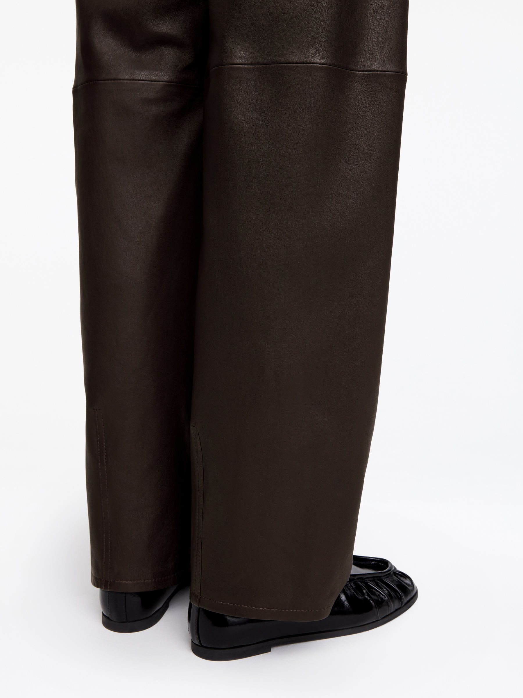 Pantalon en cuir jambes barrel - Marron foncé - Relaxed fit - Femme - StillMedia/Lookbook - 12
