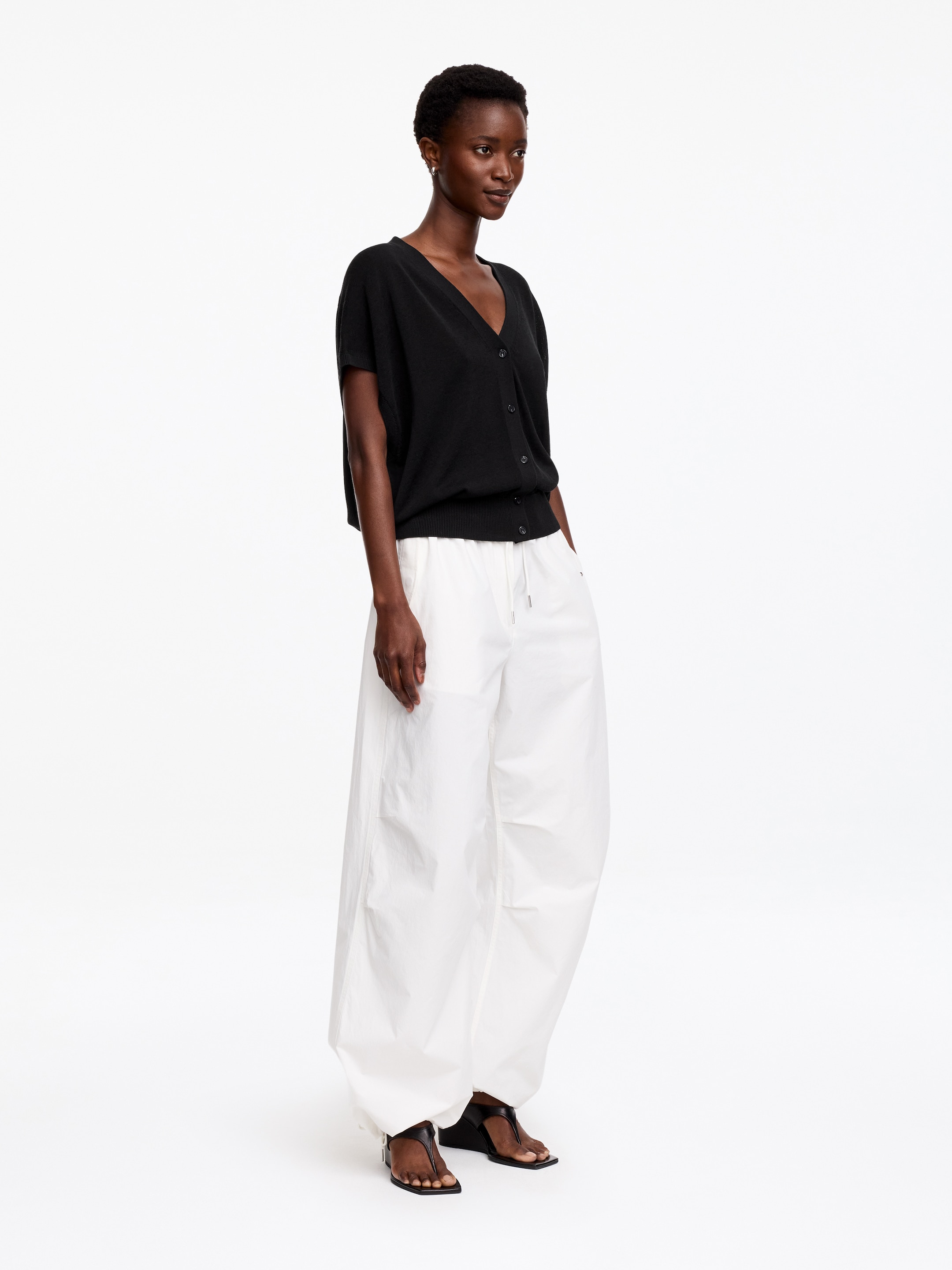 Knitted Vest - Black - Regular fit - Women - StillMedia/Lookbook - 3