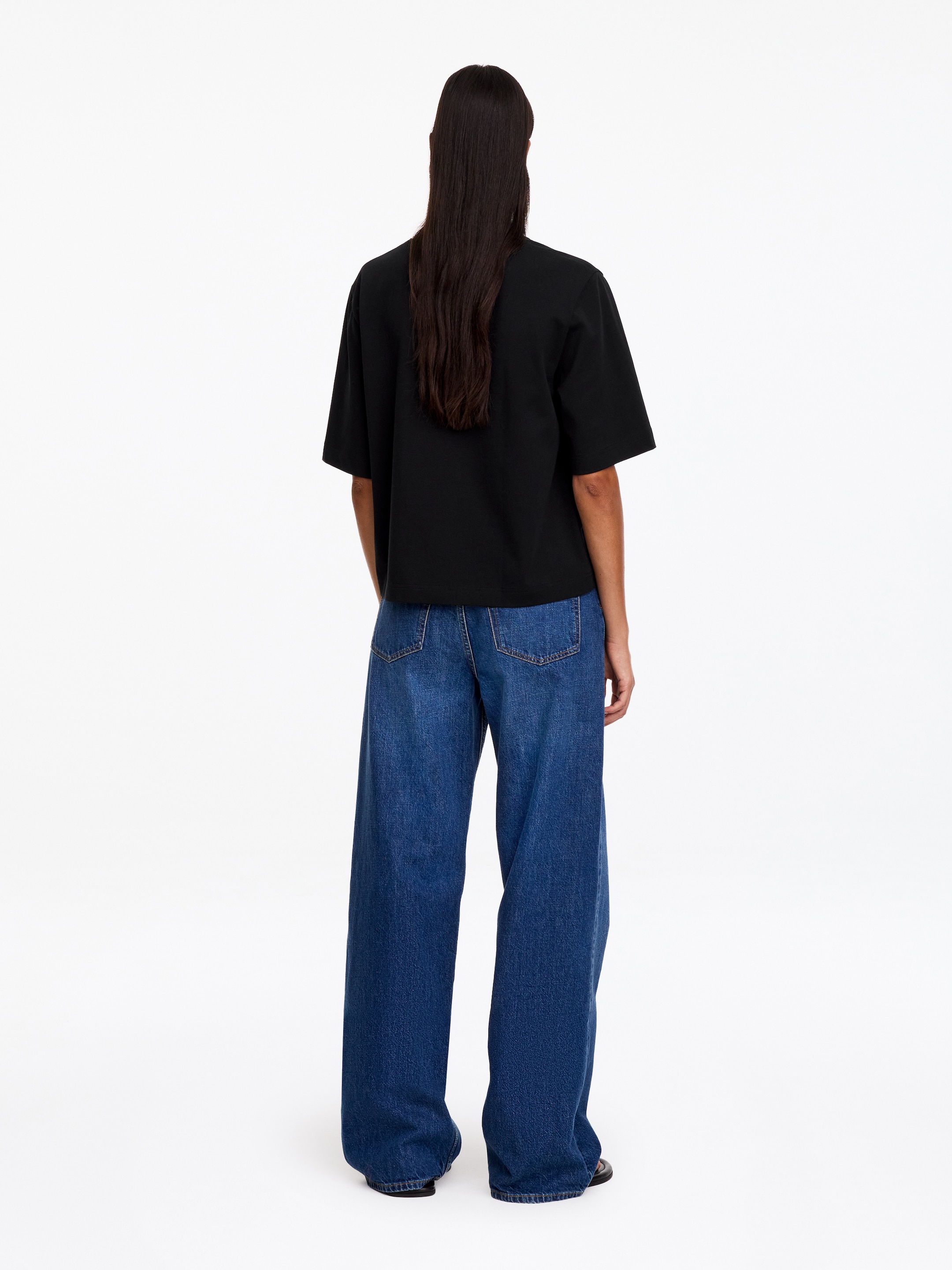 Signature Boxy T-Shirt - Black - Loose fit - women - StillMedia/Lookbook - 21