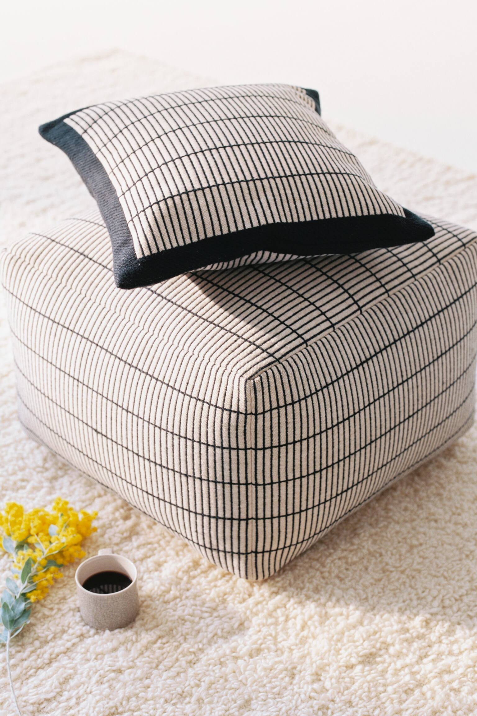 Πουφ από βαμβάκι-μαλλί - Μαύρο/Μπεζ - 2