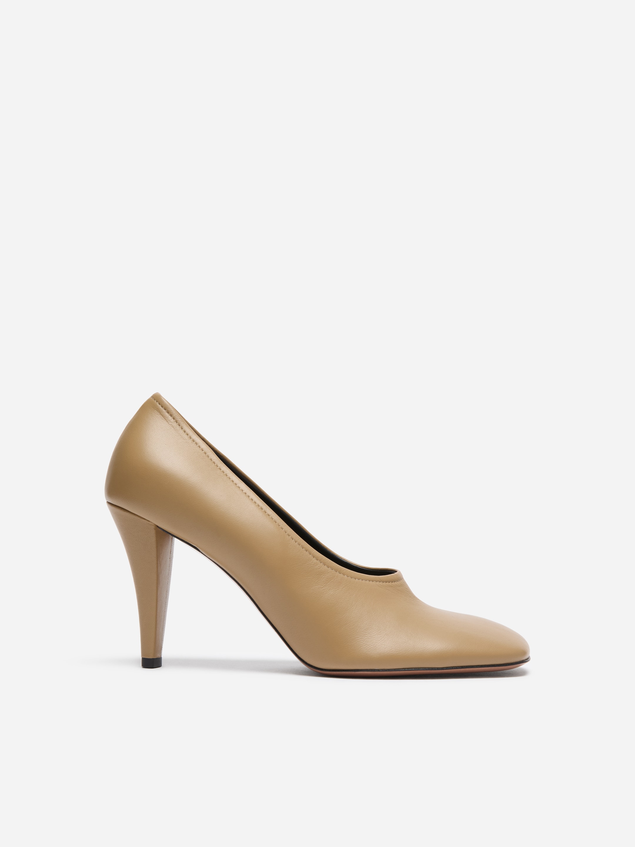 Zapatos de salón en piel con puntera cuadrada-#997A59-20280