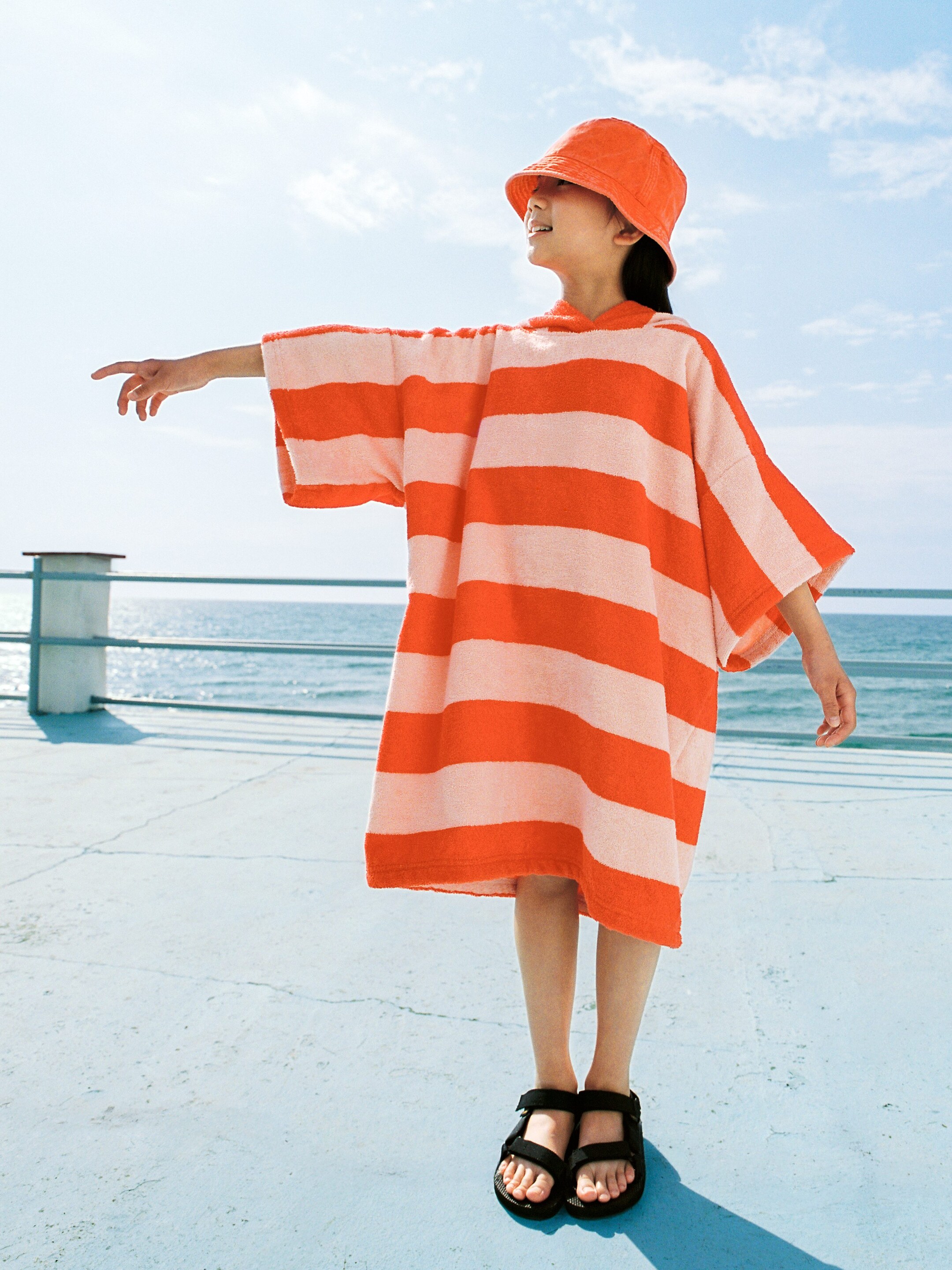 Größeres Bild anzeigen: Gewaschener Fischerhut - Rot - Kids | H&M AT 3