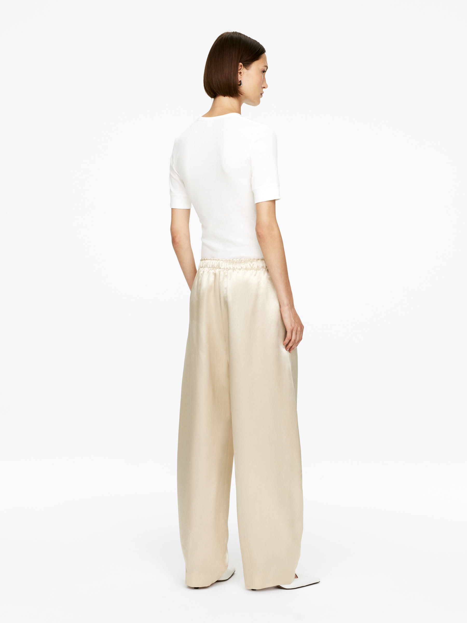 Satinbyxa med dragsko - Ljusbeige - Relaxed fit - Women - StillMedia/Lookbook - 3