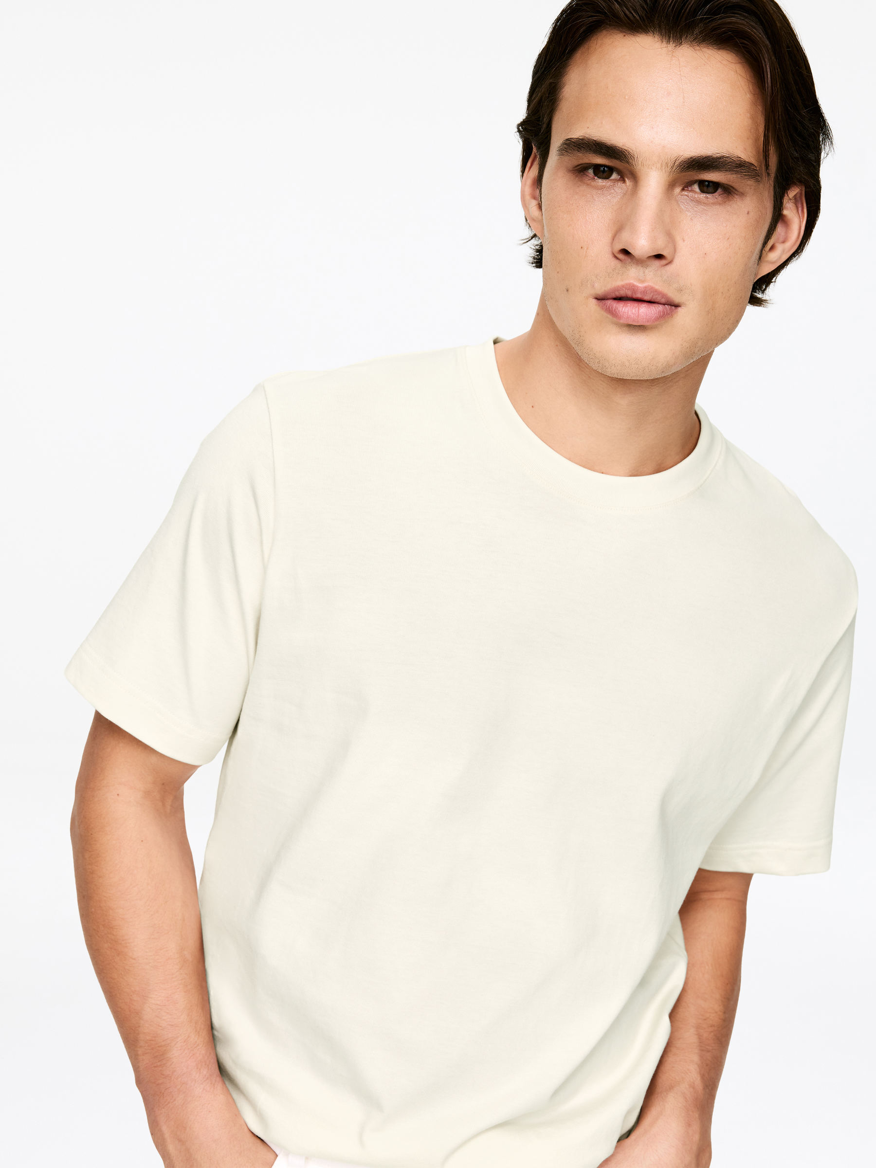 Lockeres T-Shirt, 220 GSM - Off-White - Regular Fit - Herren - StillMedia/Lookbook - 57