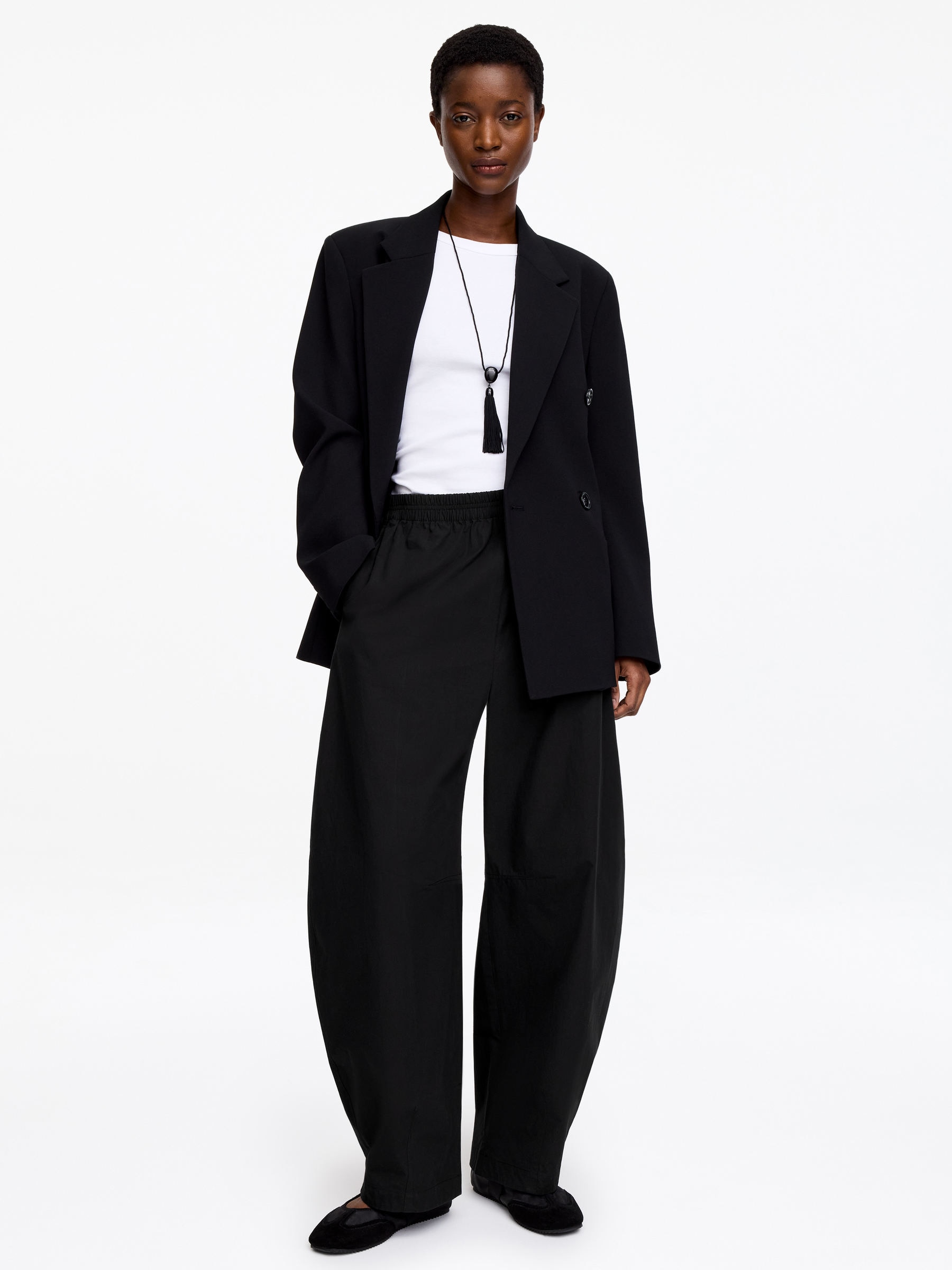 Barrel-Leg Cotton Trousers - Black - Loose fit - Women - StillMedia/Lookbook - 4
