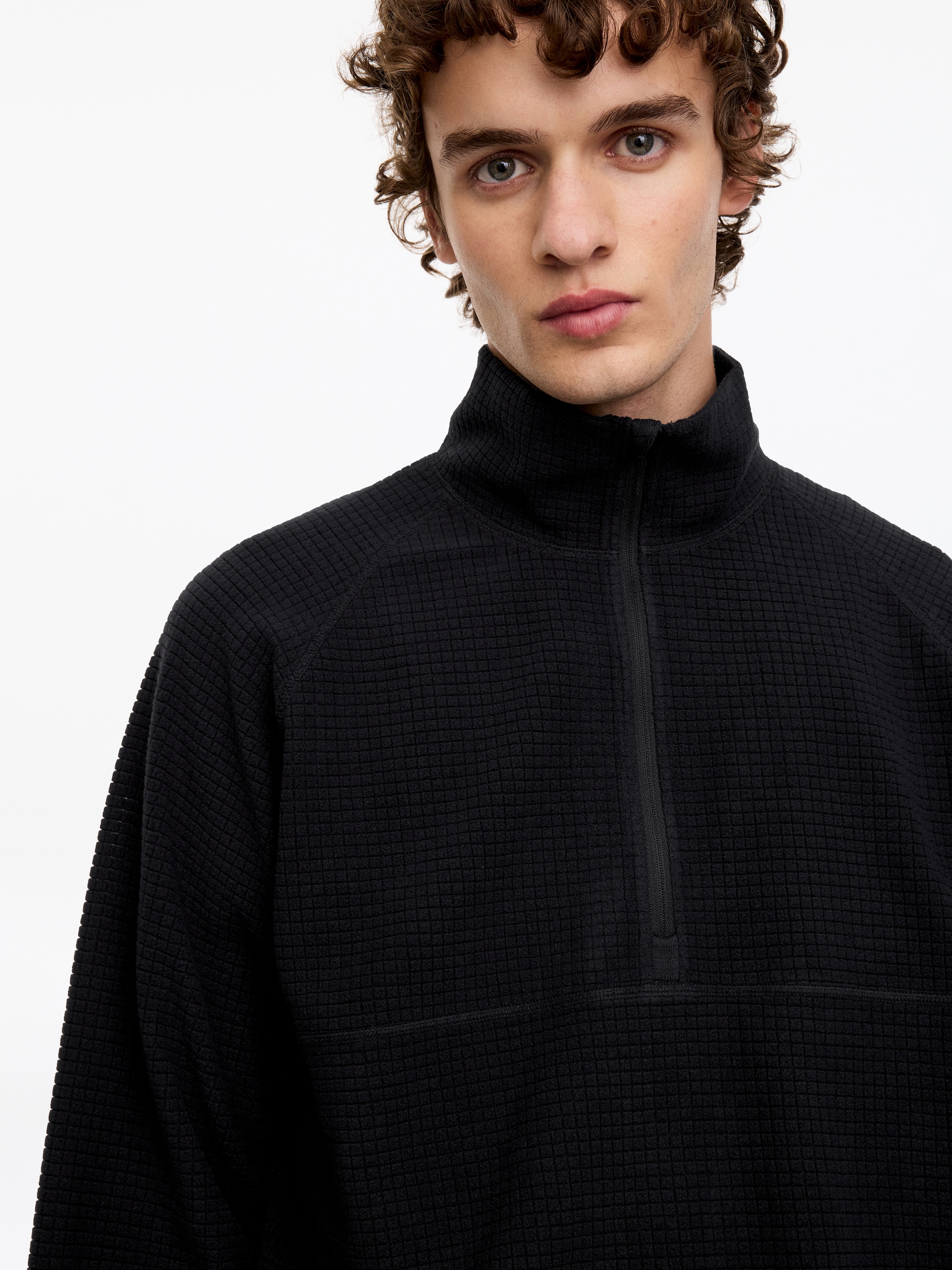 ARKET ACTIVE Structured Half-Zip Jumper - Black - Regular fit - men - StillMedia/Lookbook - 2