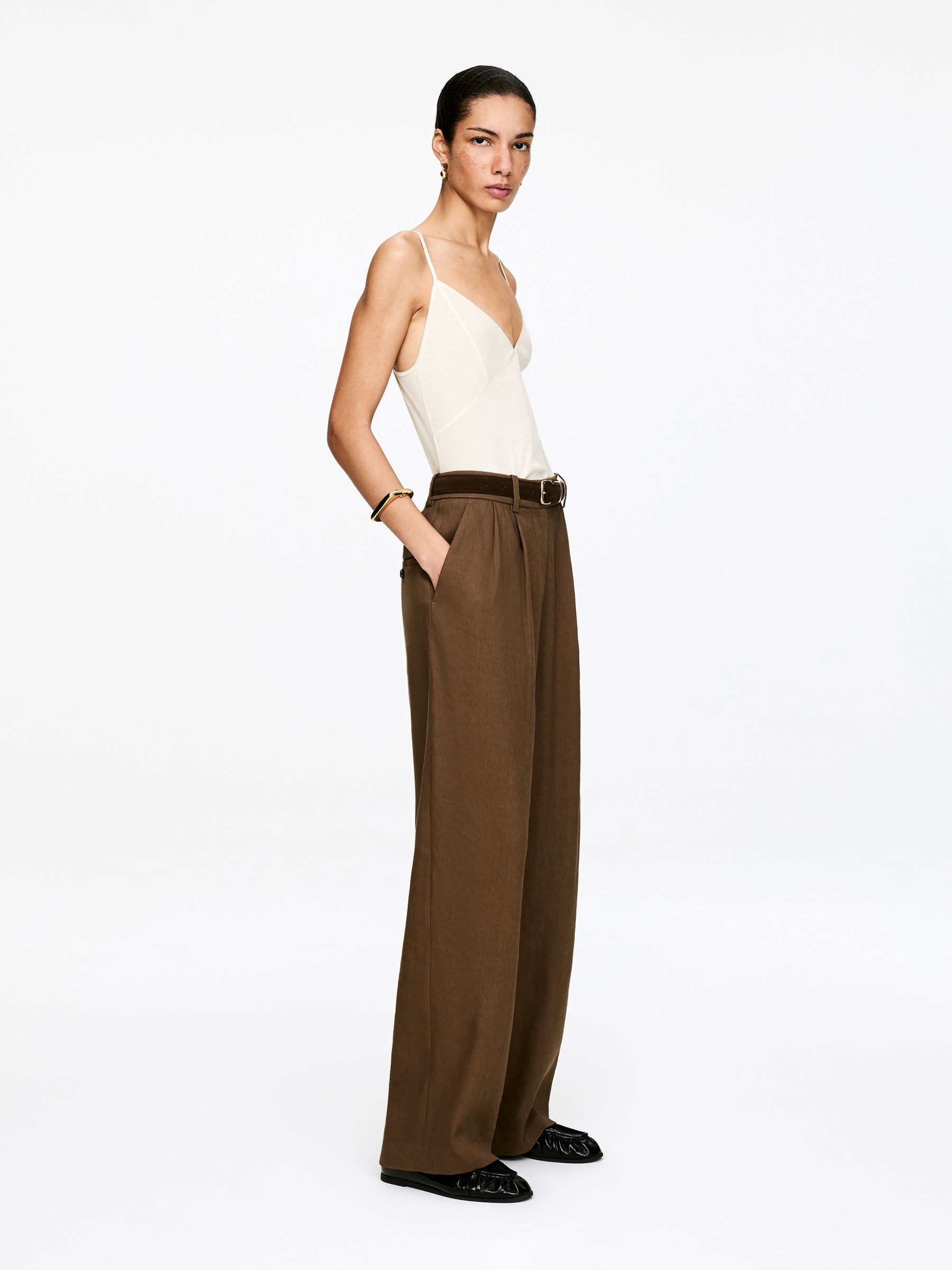 Ribbed Silk Strap Top - Off White - Regular fit - Women - StillMedia/Lookbook - 5