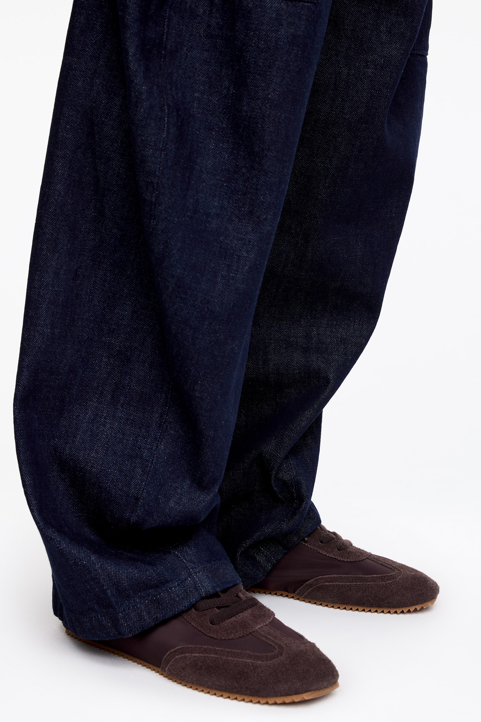 Ver imagen más grande: Zapatillas de ante y nailon - Marrón oscuro - MUJER | H&M ES 1