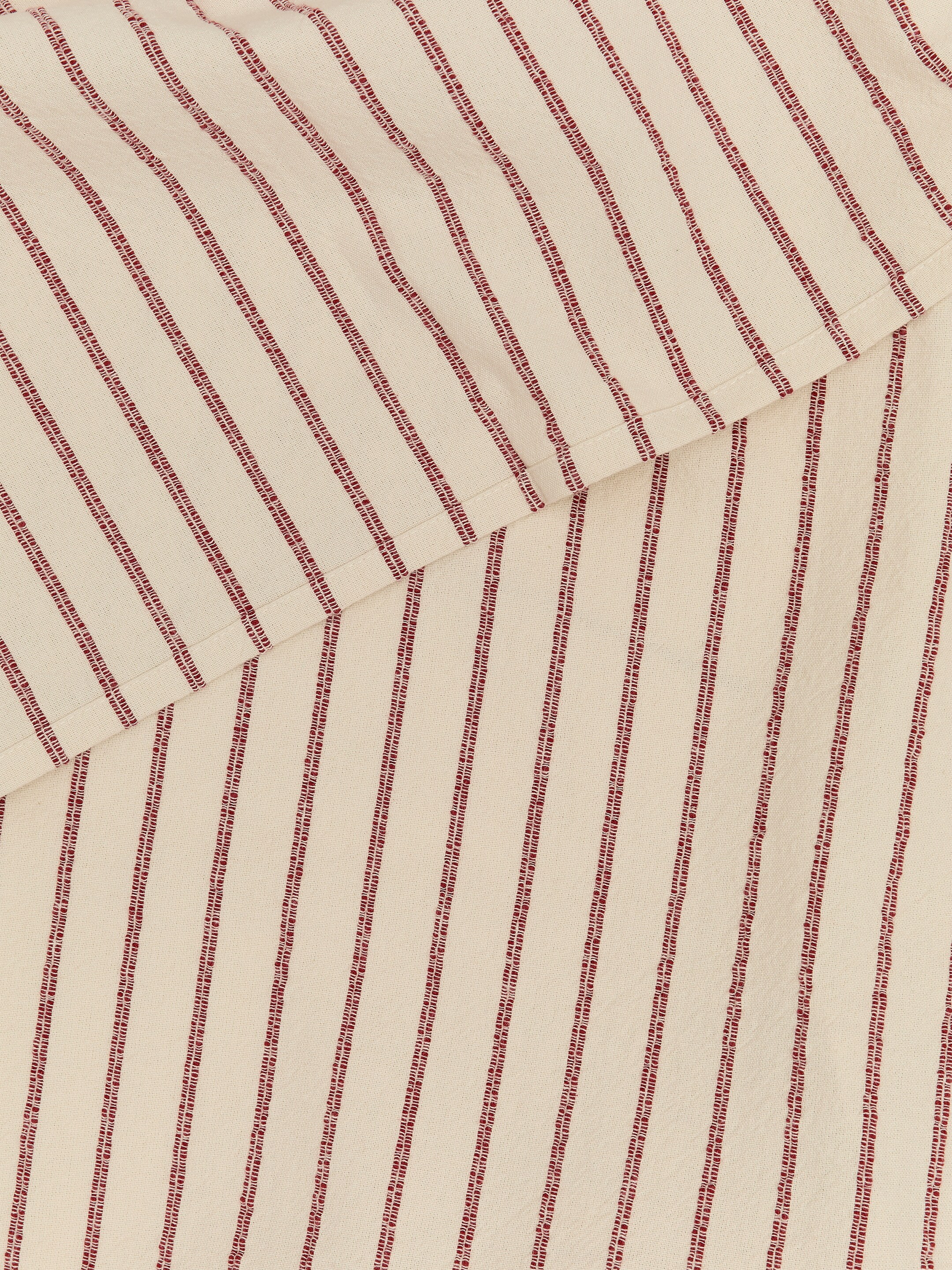 Bordsduk med textur - Röd/offwhite - Homeware - StillMedia/DescriptiveDetail - 2