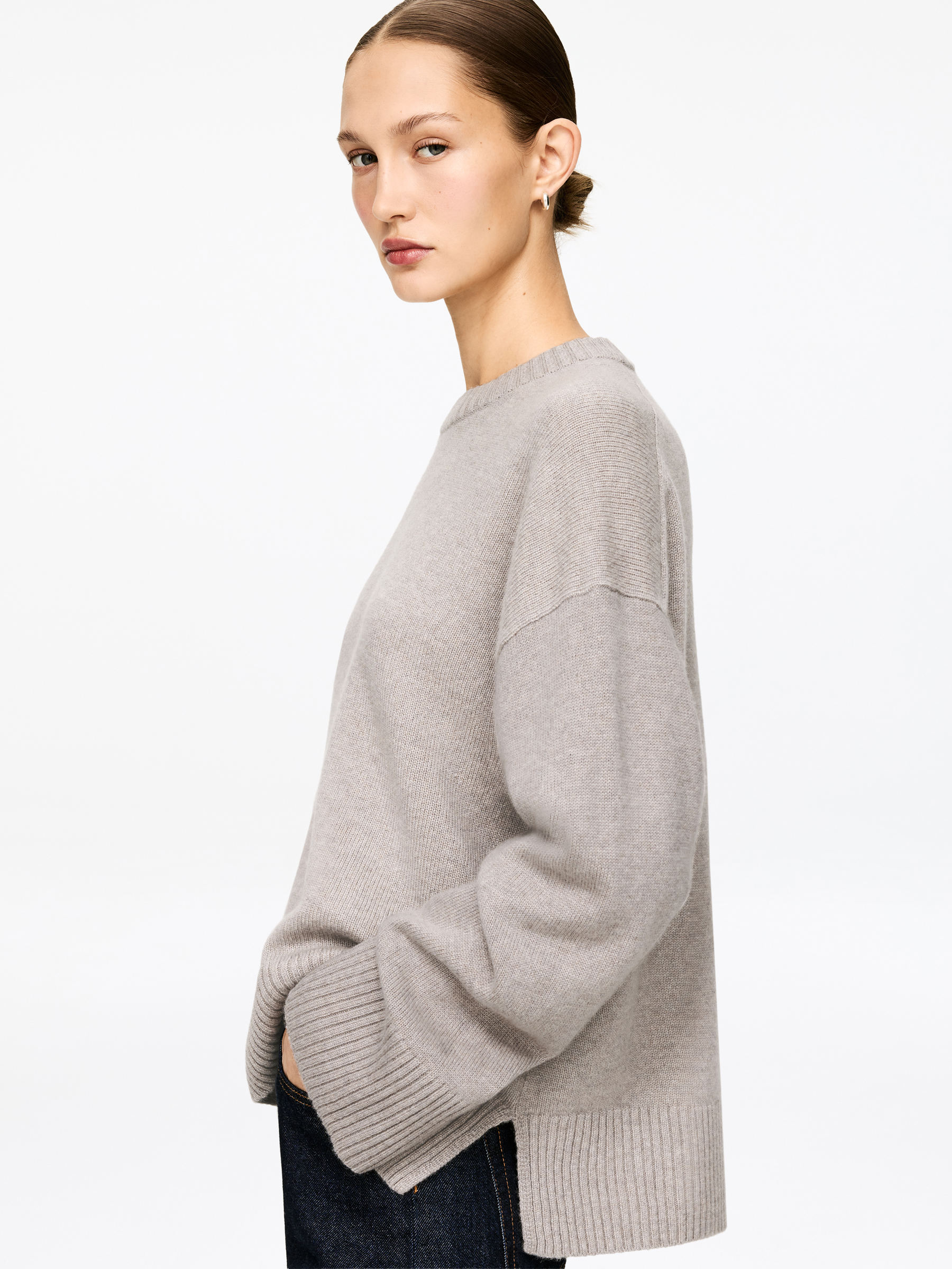 Oversized Pure Cashmere Jumper​ - Light Mole - Relaxed fit - Women - StillMedia/Lookbook - 4