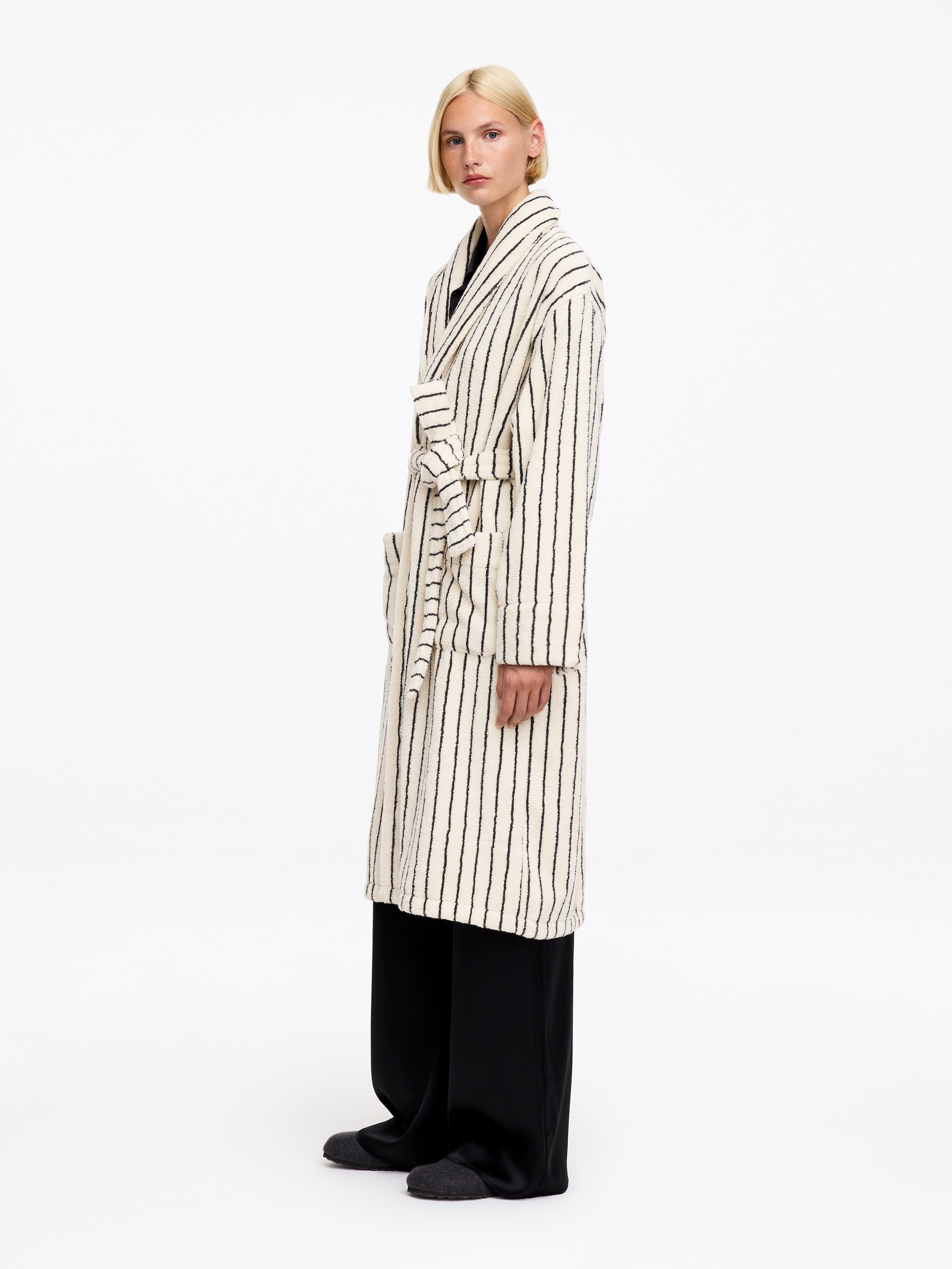 Klassisk morgonrock i bomullsfrotté - Off-white/svart - Women - StillMedia/Lookbook - 20