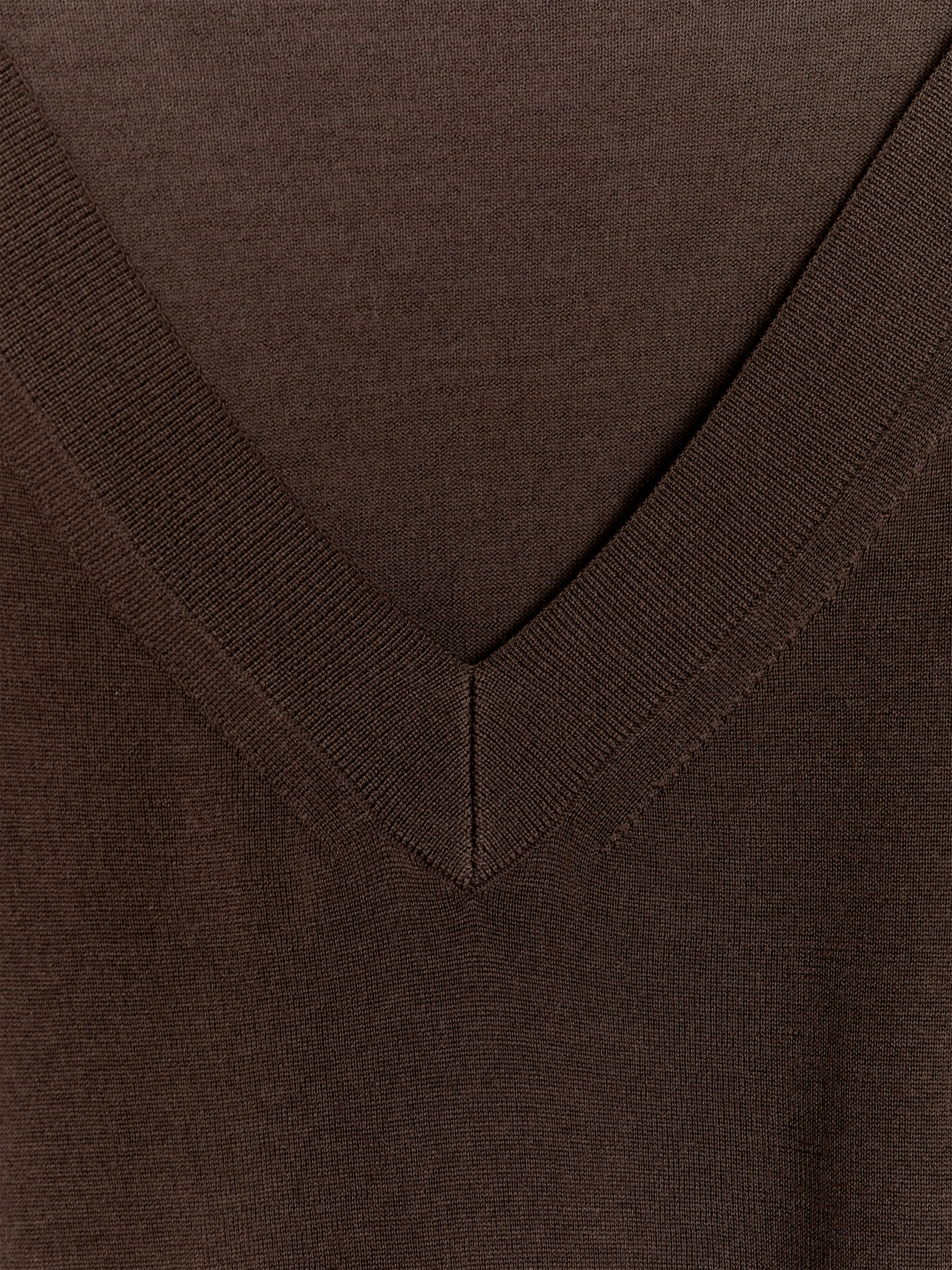 Jersey de lana merina con escote de pico - Marrón oscuro - Corte estándar - Women - StillMedia/DescriptiveDetail - 1