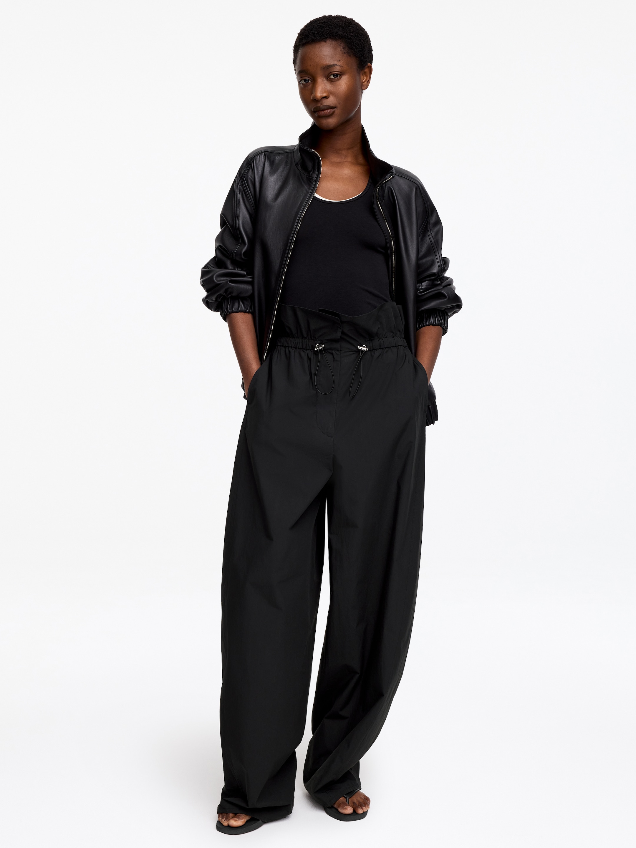 Pantaloni con vita paperbag - Nero - Relaxed fit - Women - StillMedia/Lookbook - 7