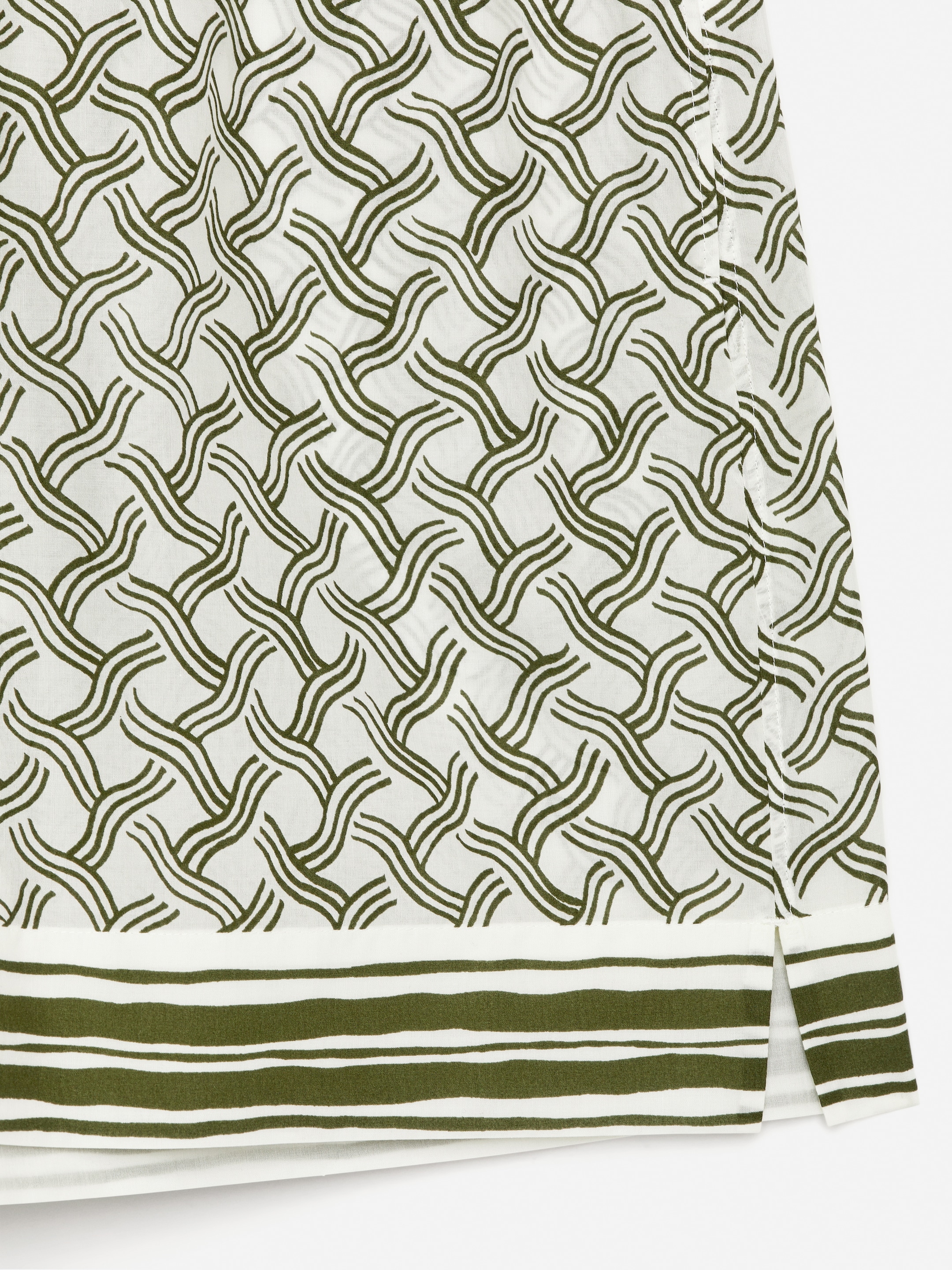 Printed Shorts - Off White/Dark Green - Regular fit - Women - StillMedia/DescriptiveDetail - 1