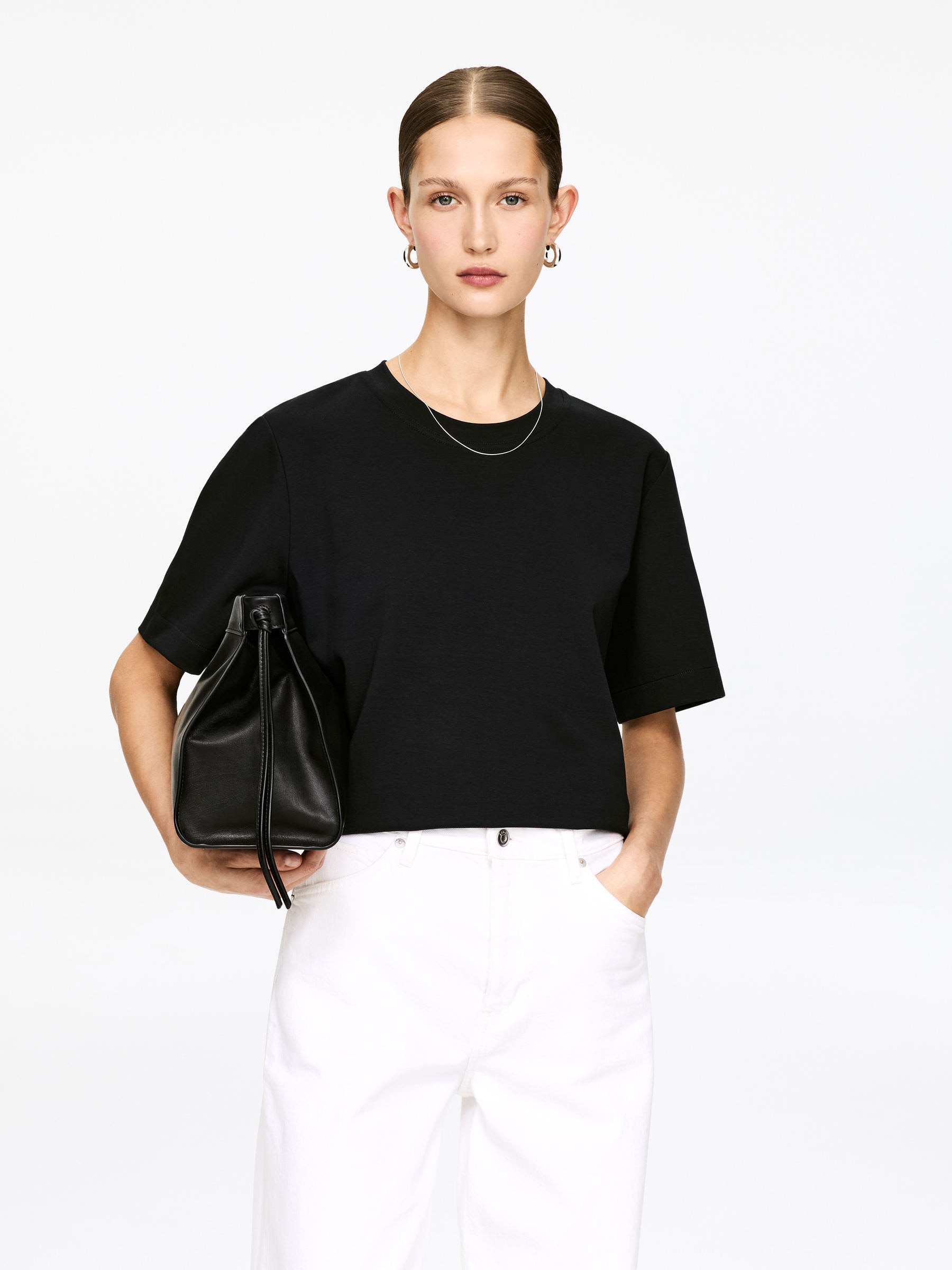 PEARL Heavyweight T-Shirt - Black - Regular fit - Women - StillMedia/Lookbook - 31