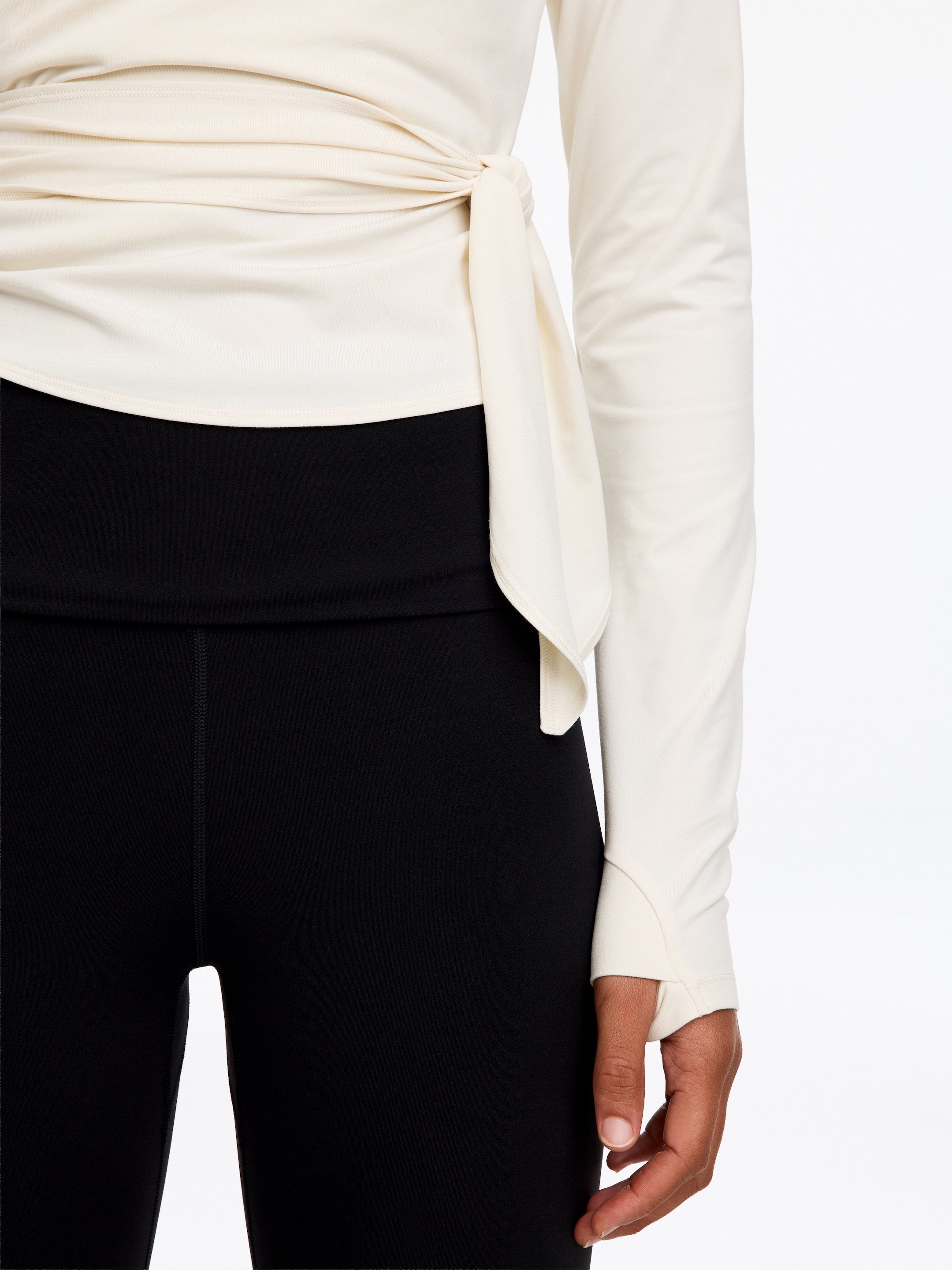 Wrap training top - Off-white - Slim fit - women - StillMedia/Lookbook - 4