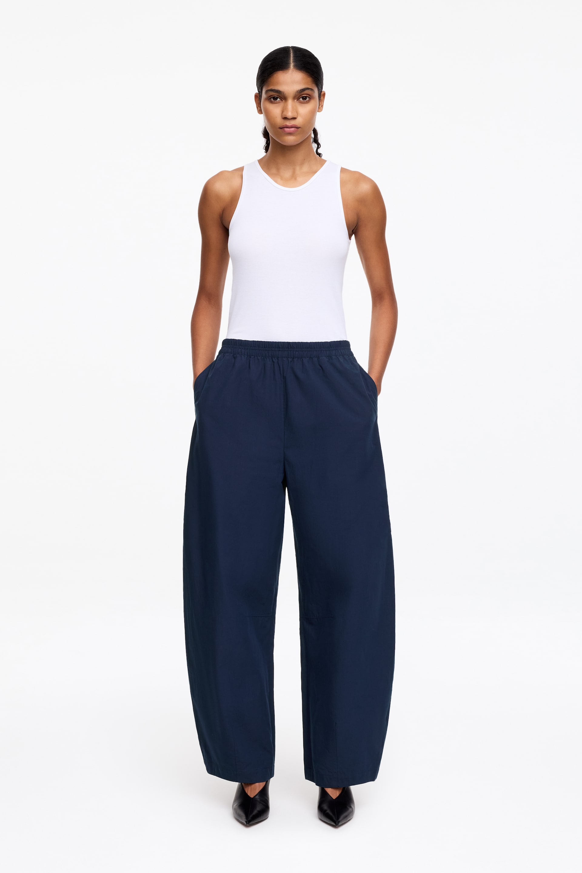 Visa större bild: Bomullsbyxor med barrel leg - Mörkblå - DAM | H&M FI 1