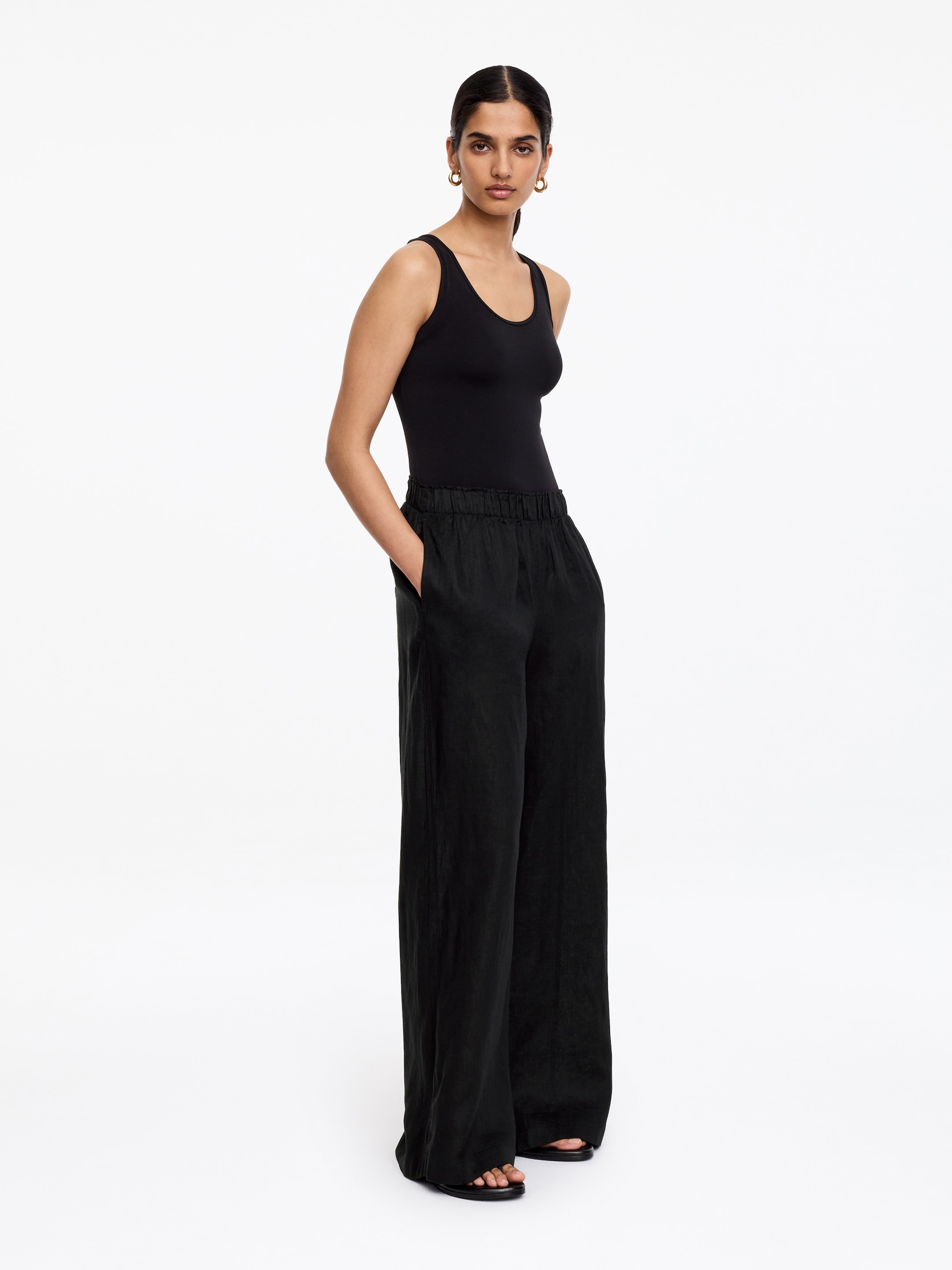 Wide Linen Trousers - Black - Loose fit - Women - StillMedia/Lookbook - 3