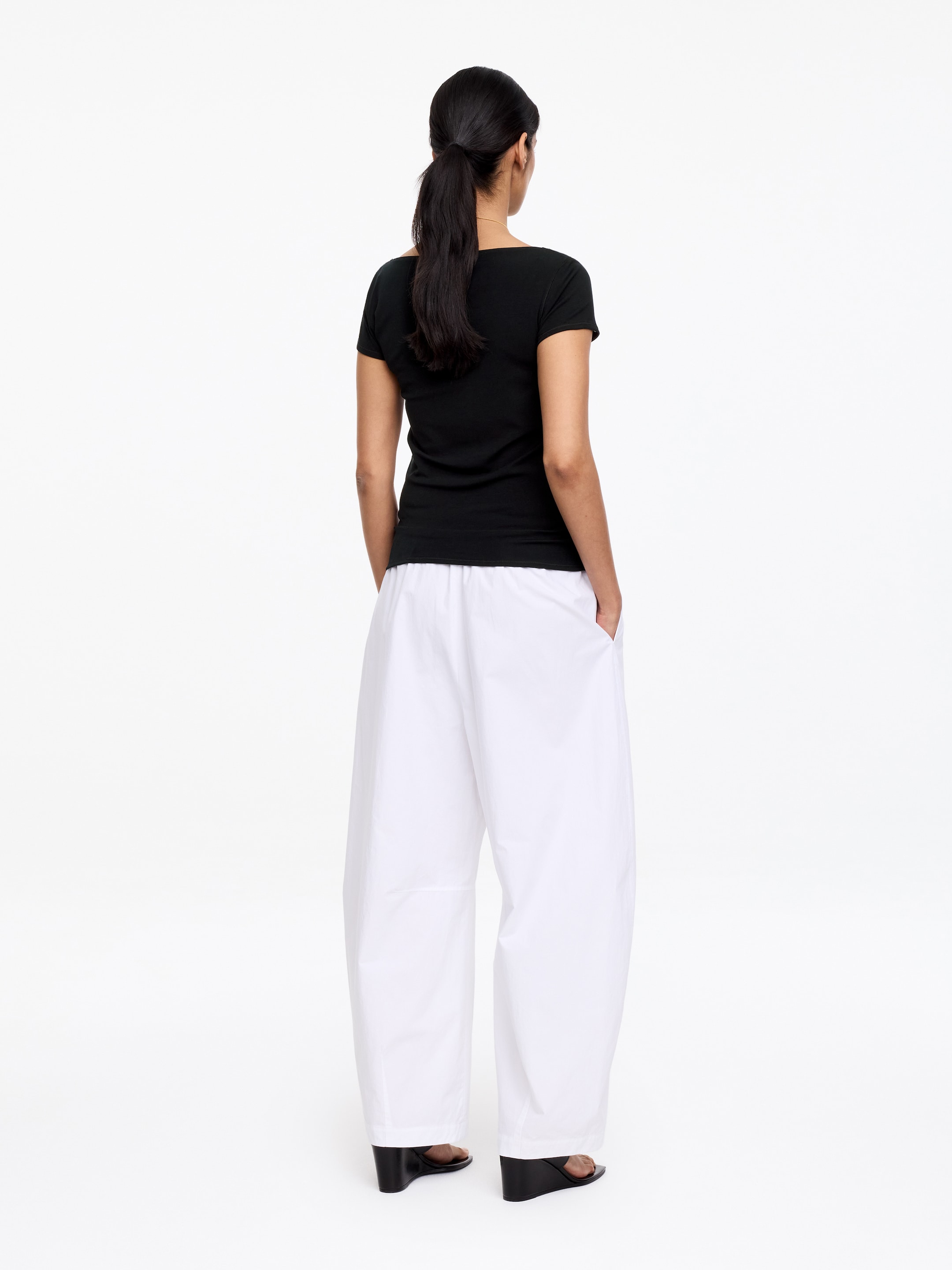 Boat-Neck Stretch T-Shirt - Black - Slim fit - Women - StillMedia/Lookbook - 5
