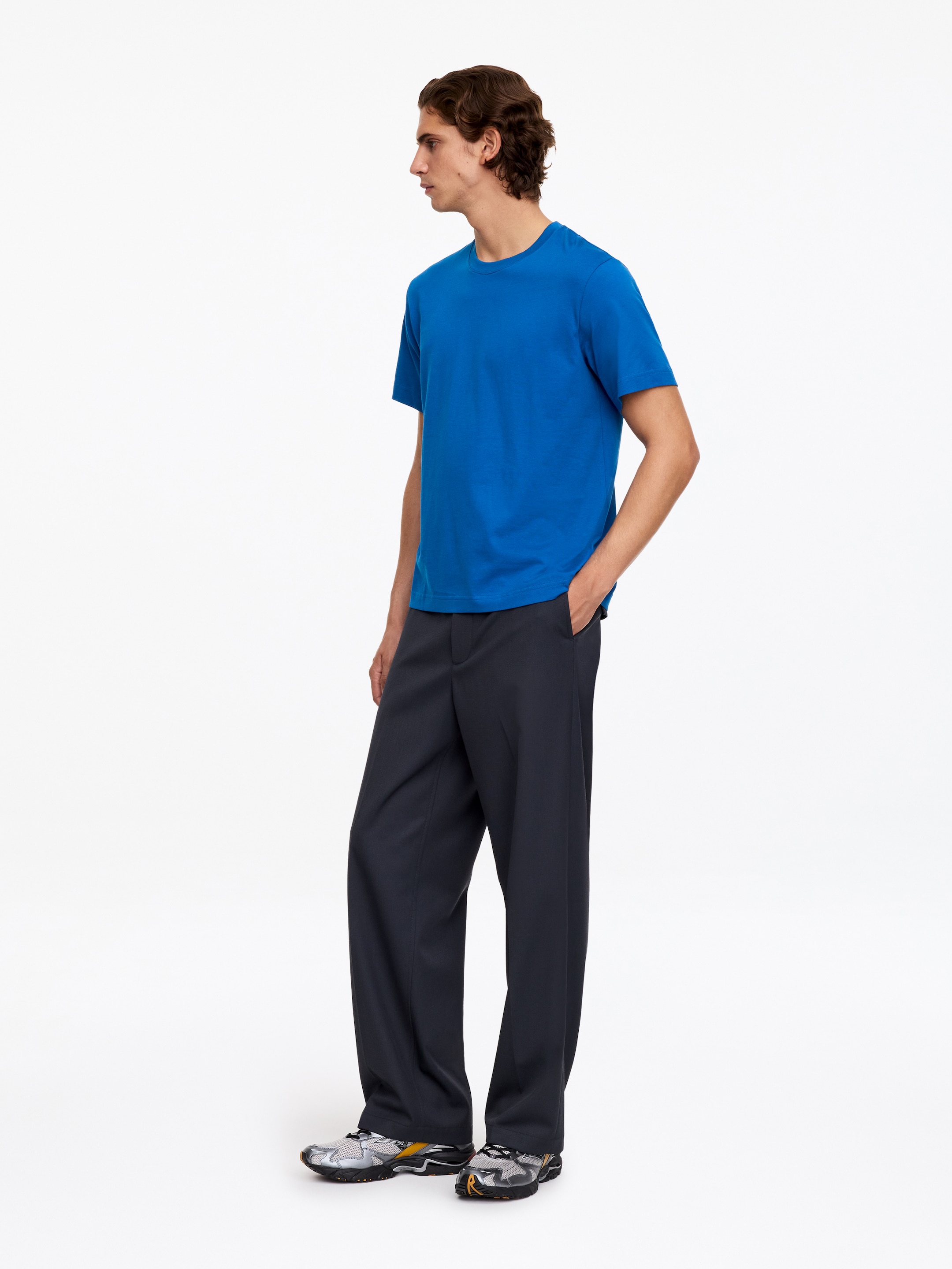 220 GSM Relaxed T-Shirt - Bright Blue - Regular fit - men - StillMedia/Lookbook - 5