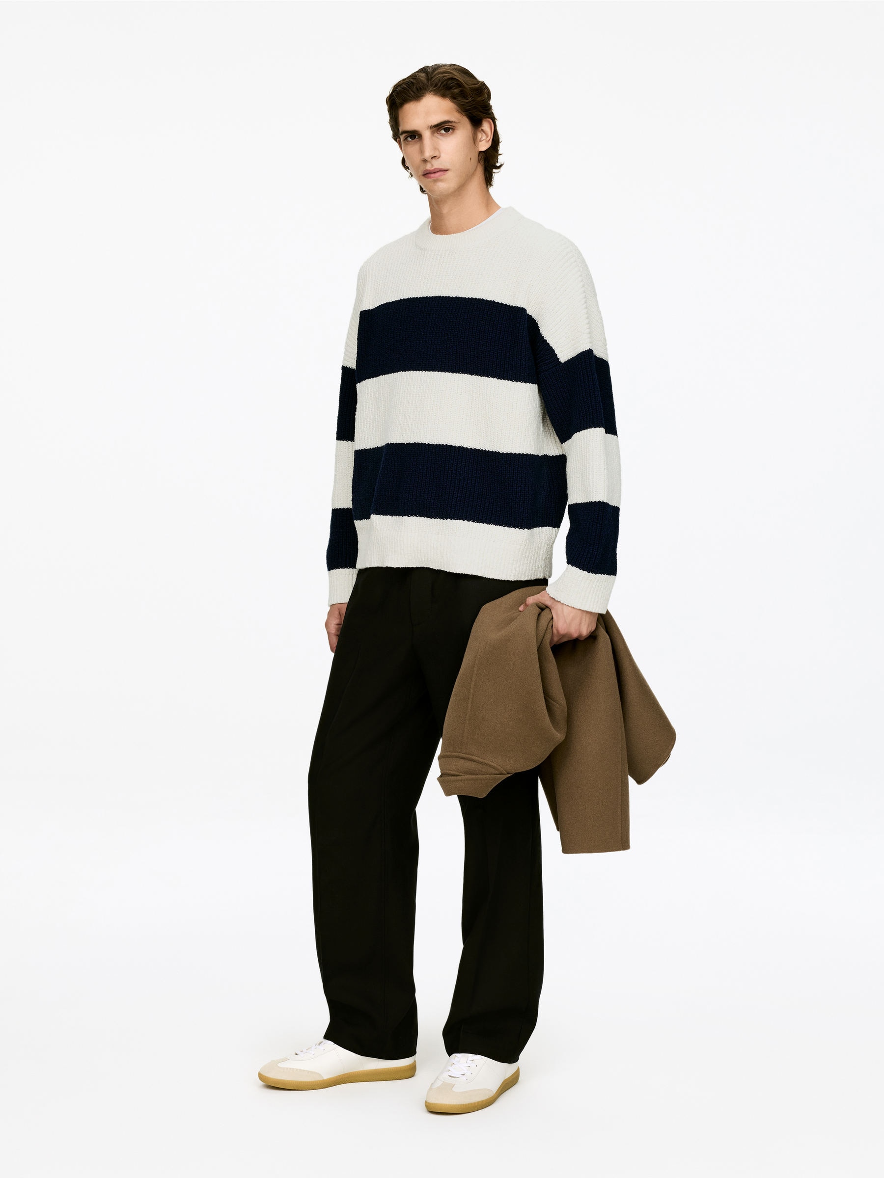 Pull en coton bouclé - Blanc cassé/Bleu foncé - Relaxed fit - Homme - StillMedia/Lookbook - 6