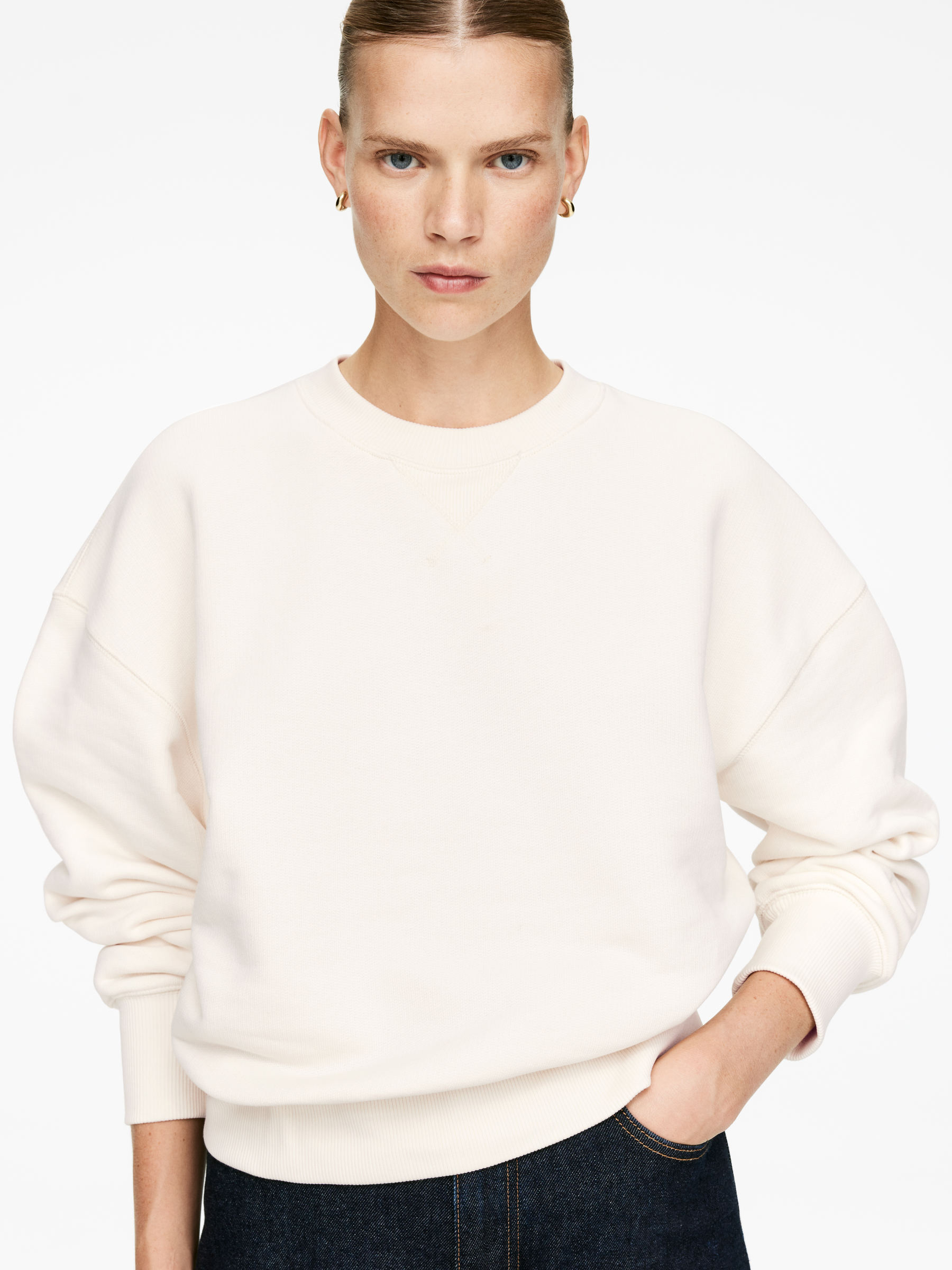 Oversized Sweatshirt - Off-white - Relaxed fit - Women - StillMedia/Lookbook - 4