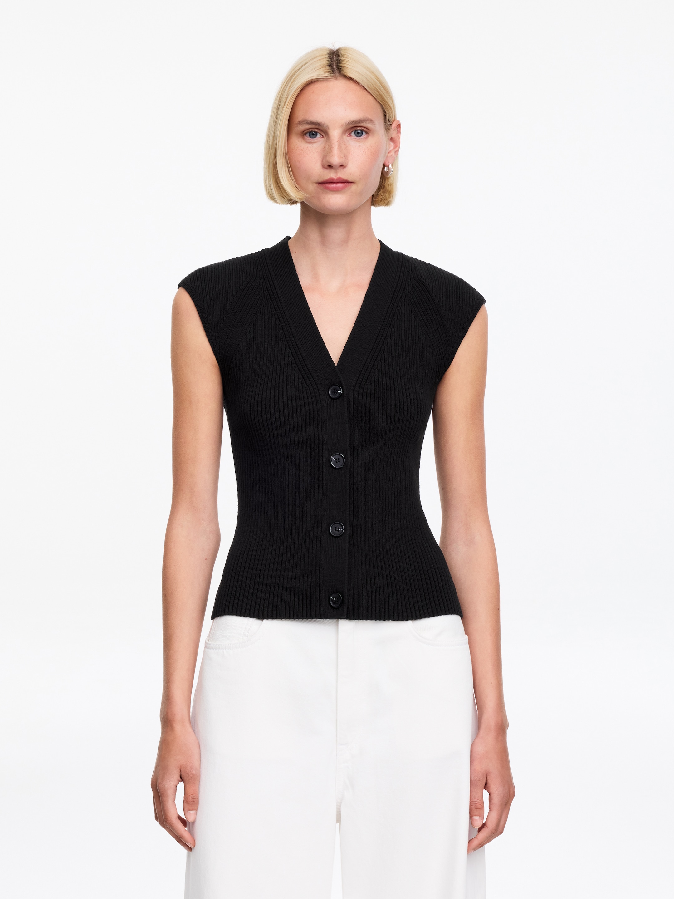Knitted Sleeveless Top - Black - Regular fit - Women - StillMedia/Lookbook - 11